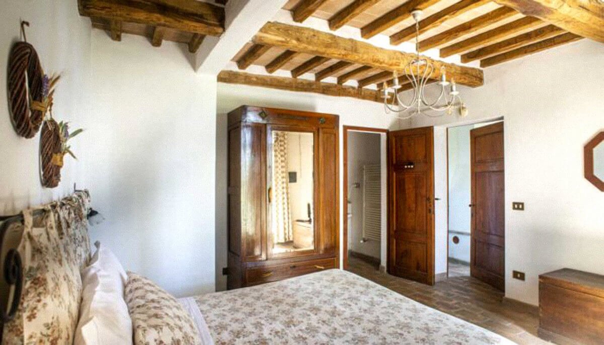 rustic-tuscan-bedroom.jpg