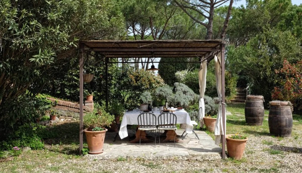 rustic-terrace-on-womens-retreat-in-tuscany.jpg