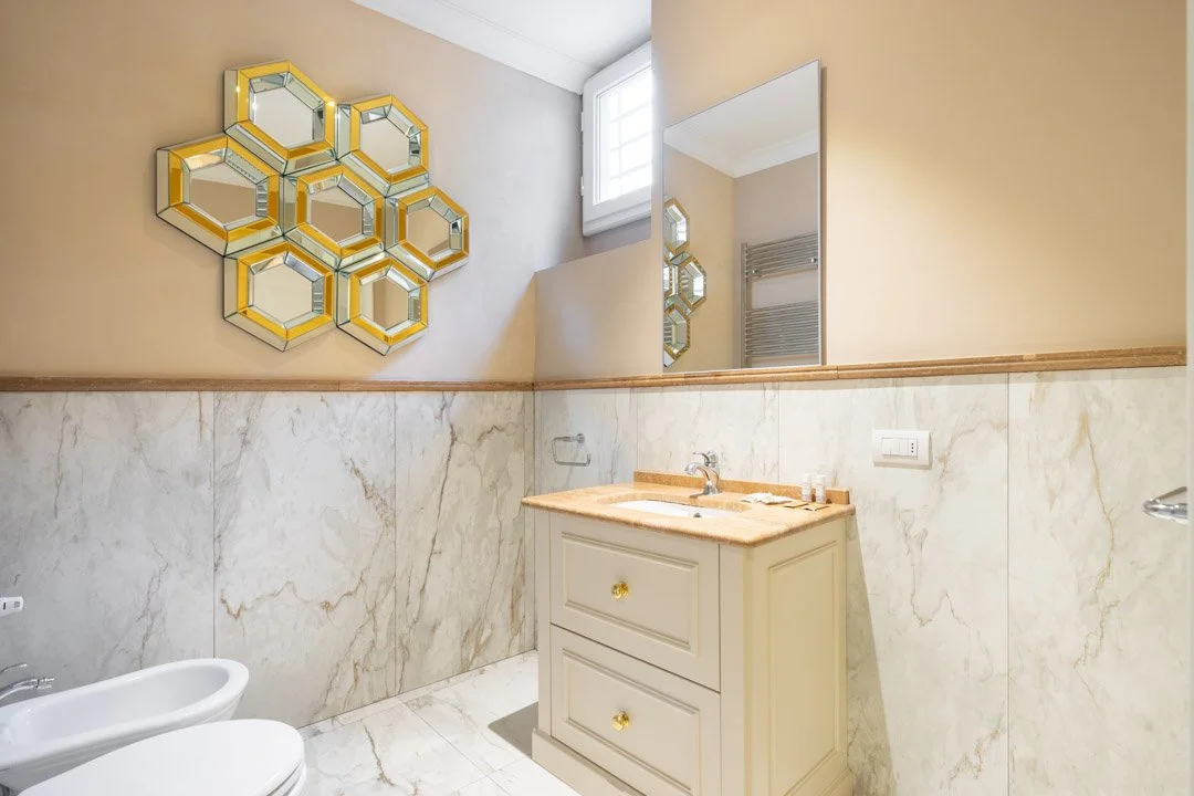 palazzo-pazzi-albizi-bathroom.jpg
