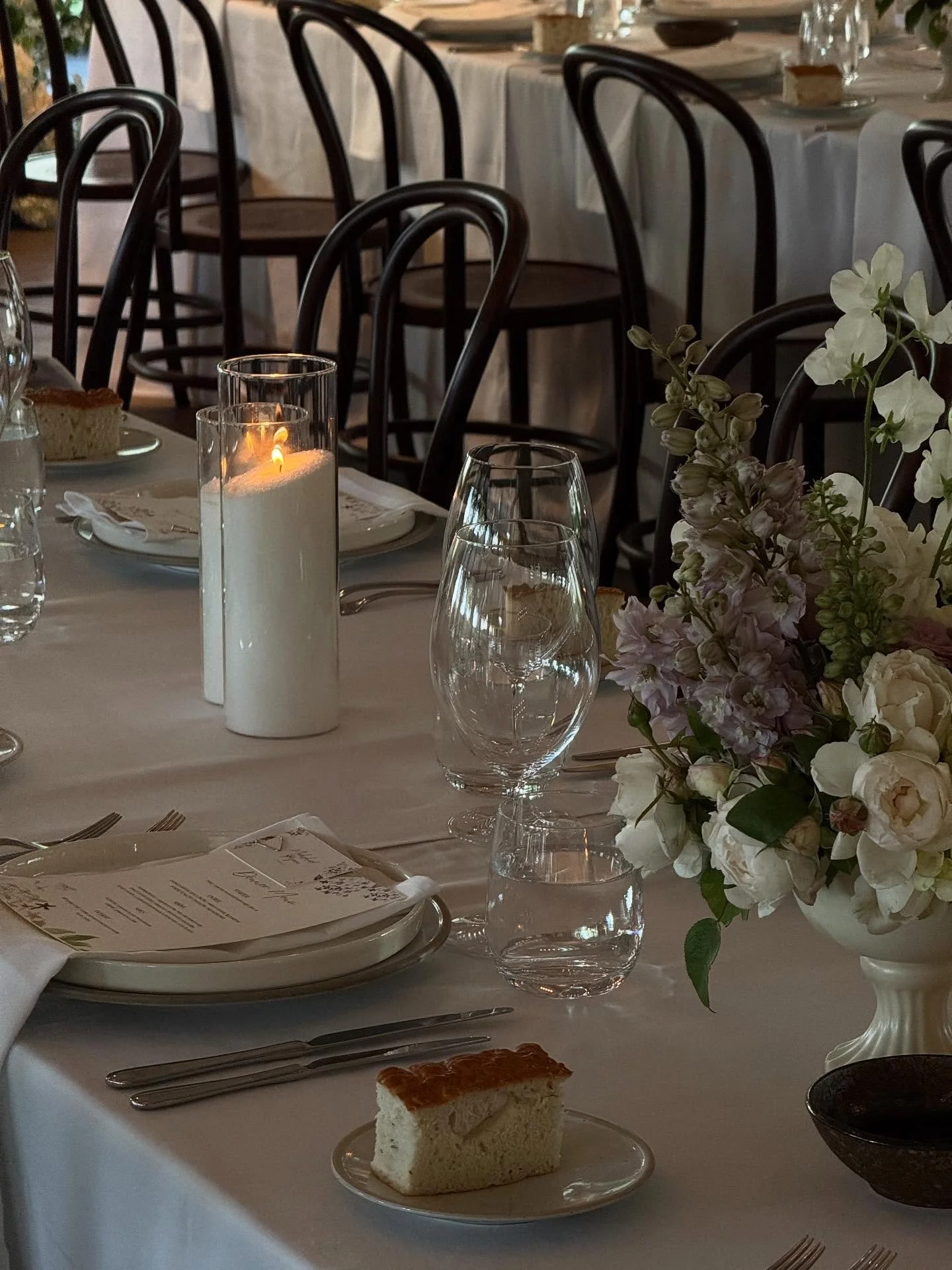 Reception details. x 🥀

Florals by @heritagefloral.co