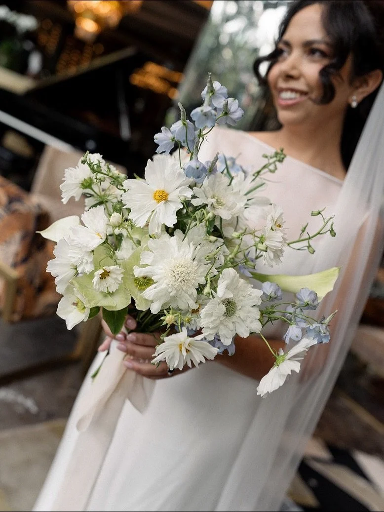 Beautiful Chloe 🦋
.
.
.
.
#weddingbouquets #whiteandblueweddingflowers #brisbanewedding #flowerlane