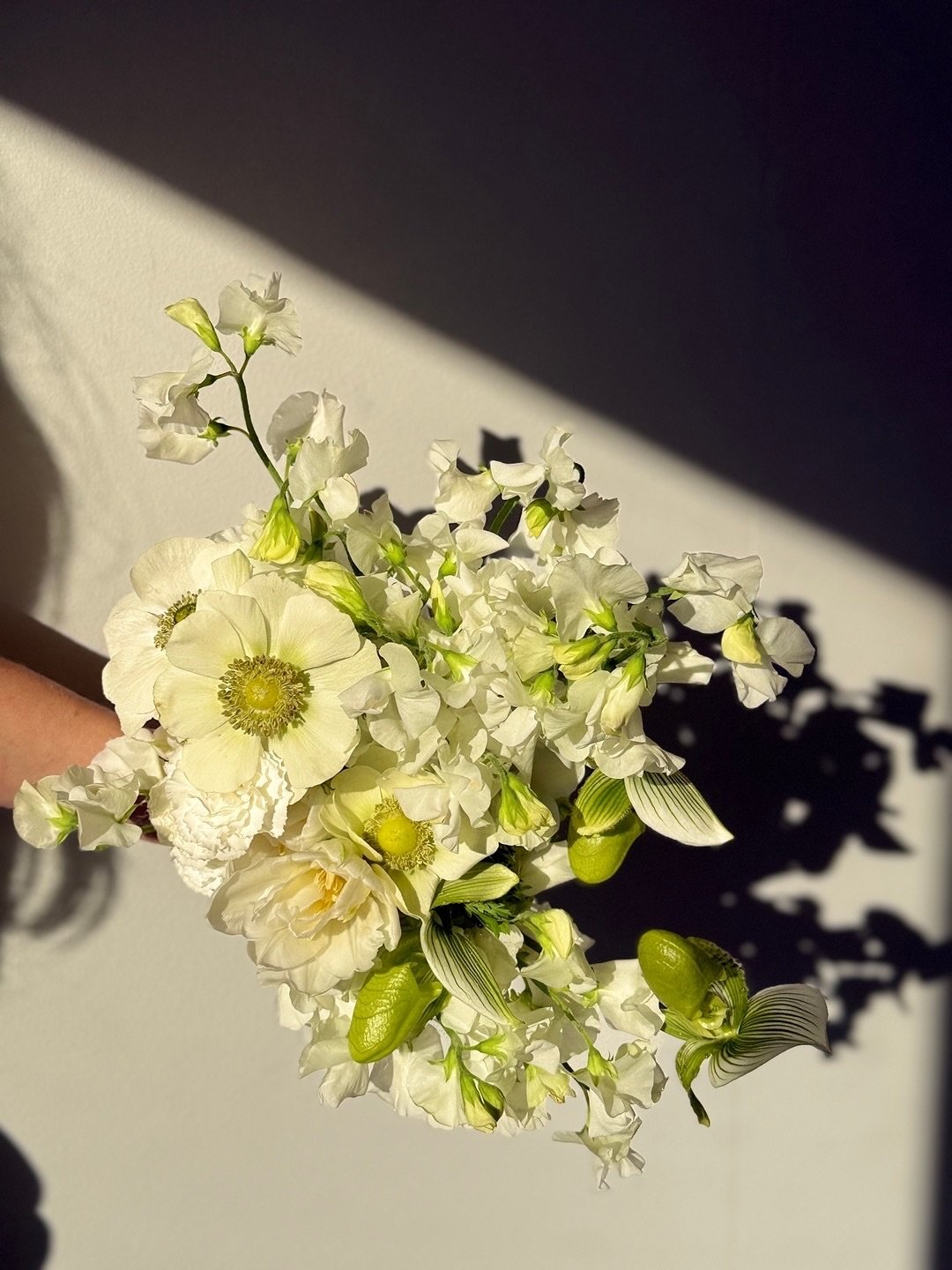 A gorgeous bouquet for a gorgeous bride 🌱
.
.
.
.
#weddingbouquet #brisbaneflorist #flowerlane #greenandwhitewedding