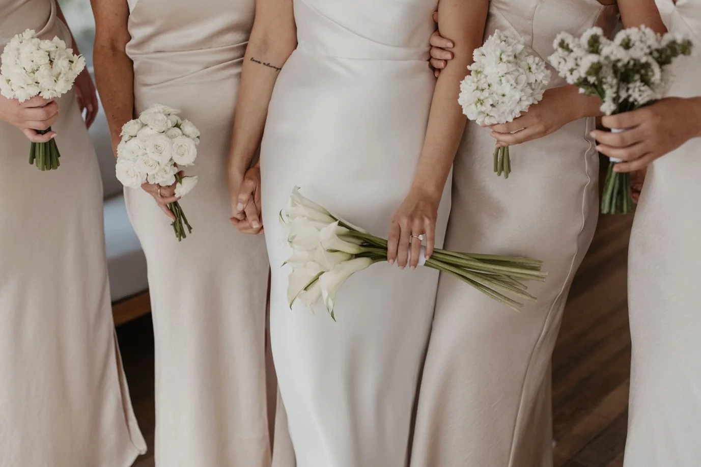 Absolute favourite&hellip; there&rsquo;s nothing quite like a beach wedding ✨
.
.
.
.
#FlowerLane #FlowerLaneStudio #WeddingFlorist #BrisbaneFlorist #goldcoastflorist