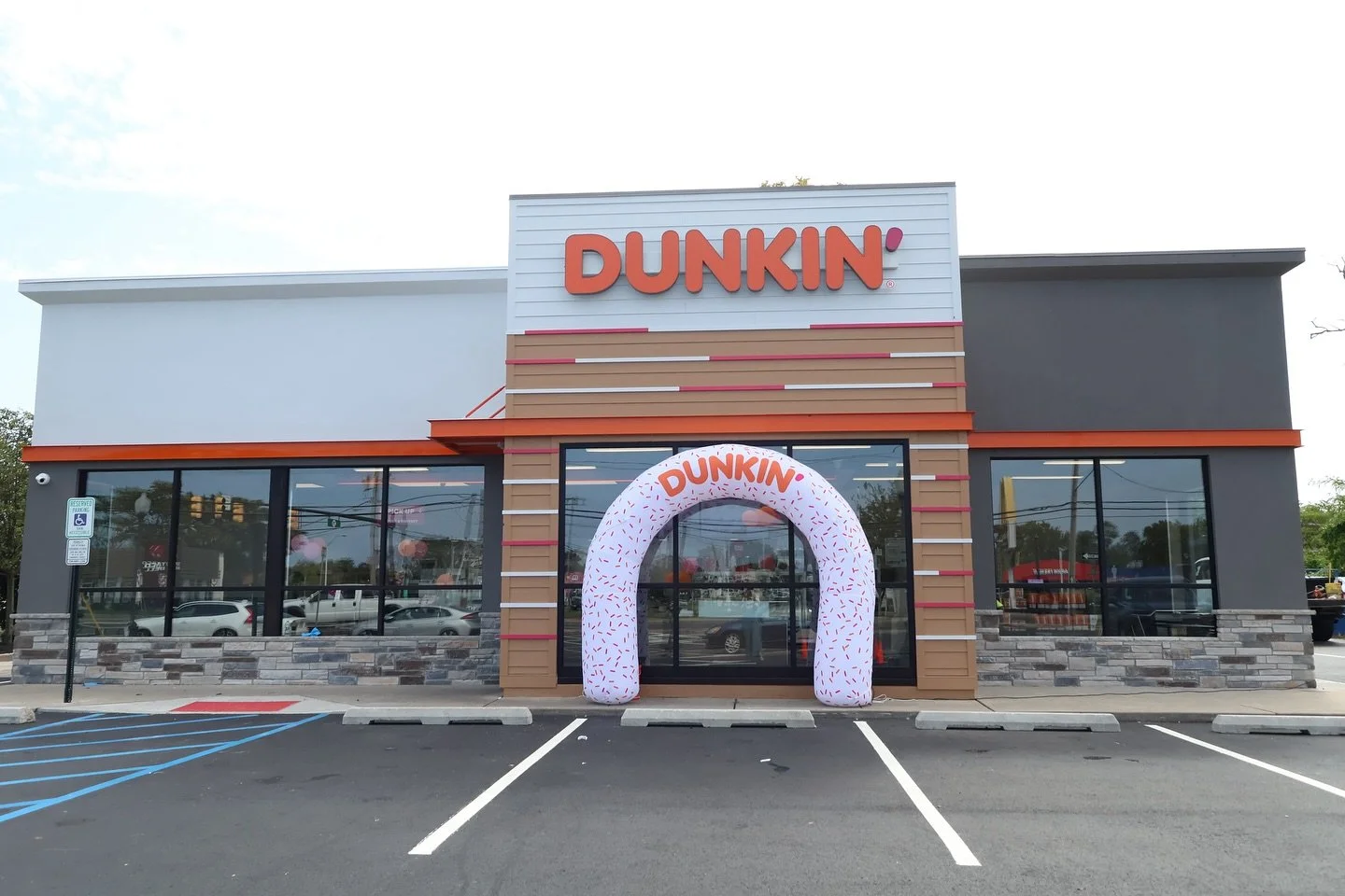 Dunkin runs on Coastal Creations + @jameshardie siding ☕️🔨

#dunkindonuts #commercialrenovation #njsiding #jameshardie #exterior