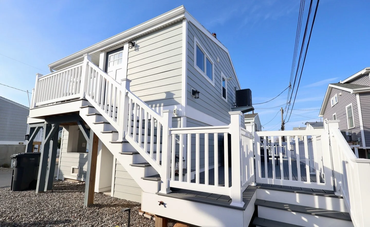 A complete exterior refresh for this Lavallette beach home using

🔨 @jameshardie light mist lap siding 
🔨 @trexcompany pebble grey decking 
🔨 @phoenixrails vinyl railing and gate

#exteriorrenovation #lapsiding #trexdecking #lavallettenj
