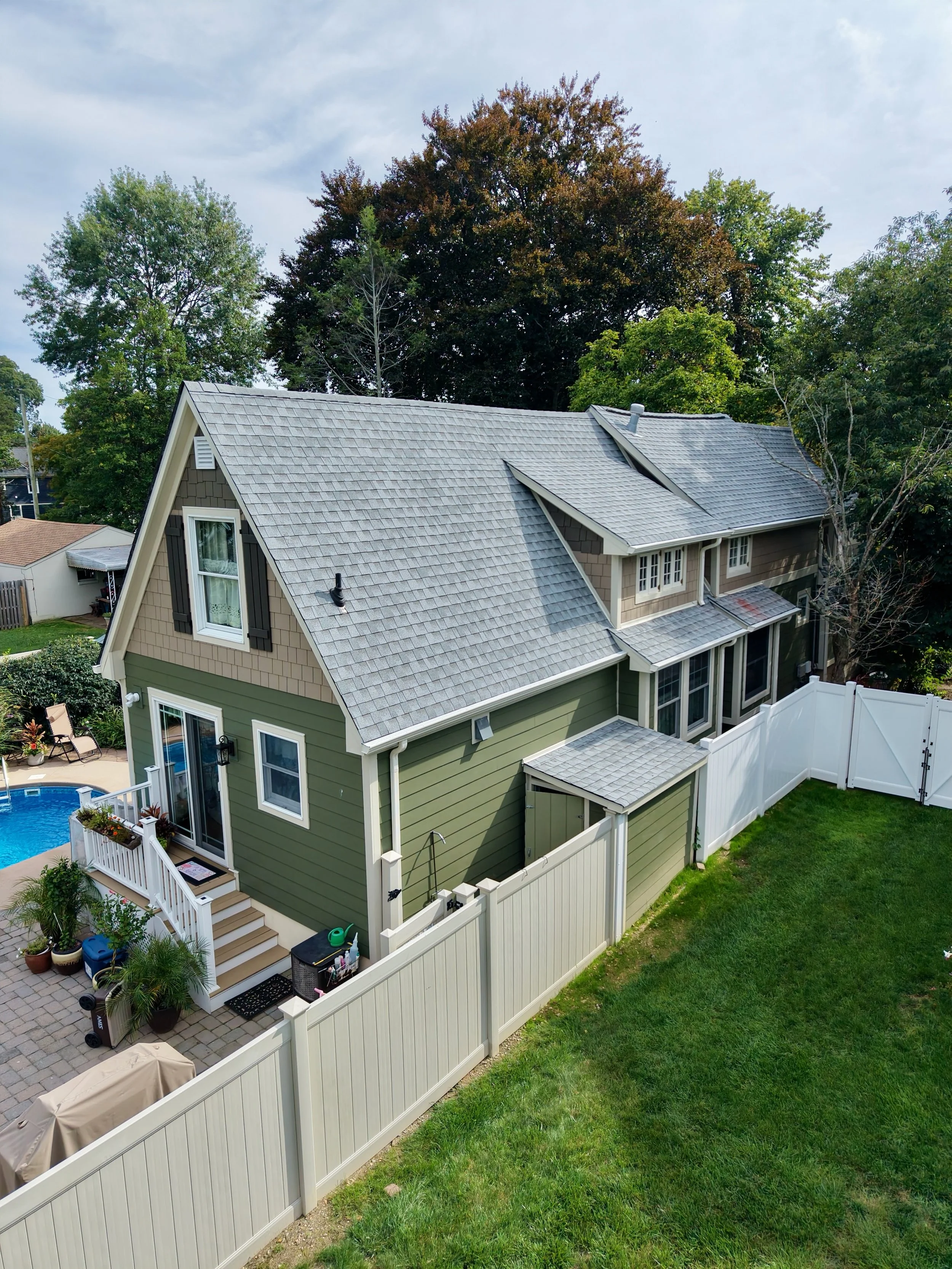 Brielle, NJ - @jameshardie siding in Navajo Beige, Mountain Sage, &amp; Rich Espresso

#hardiepro #jameshardie #briellenj