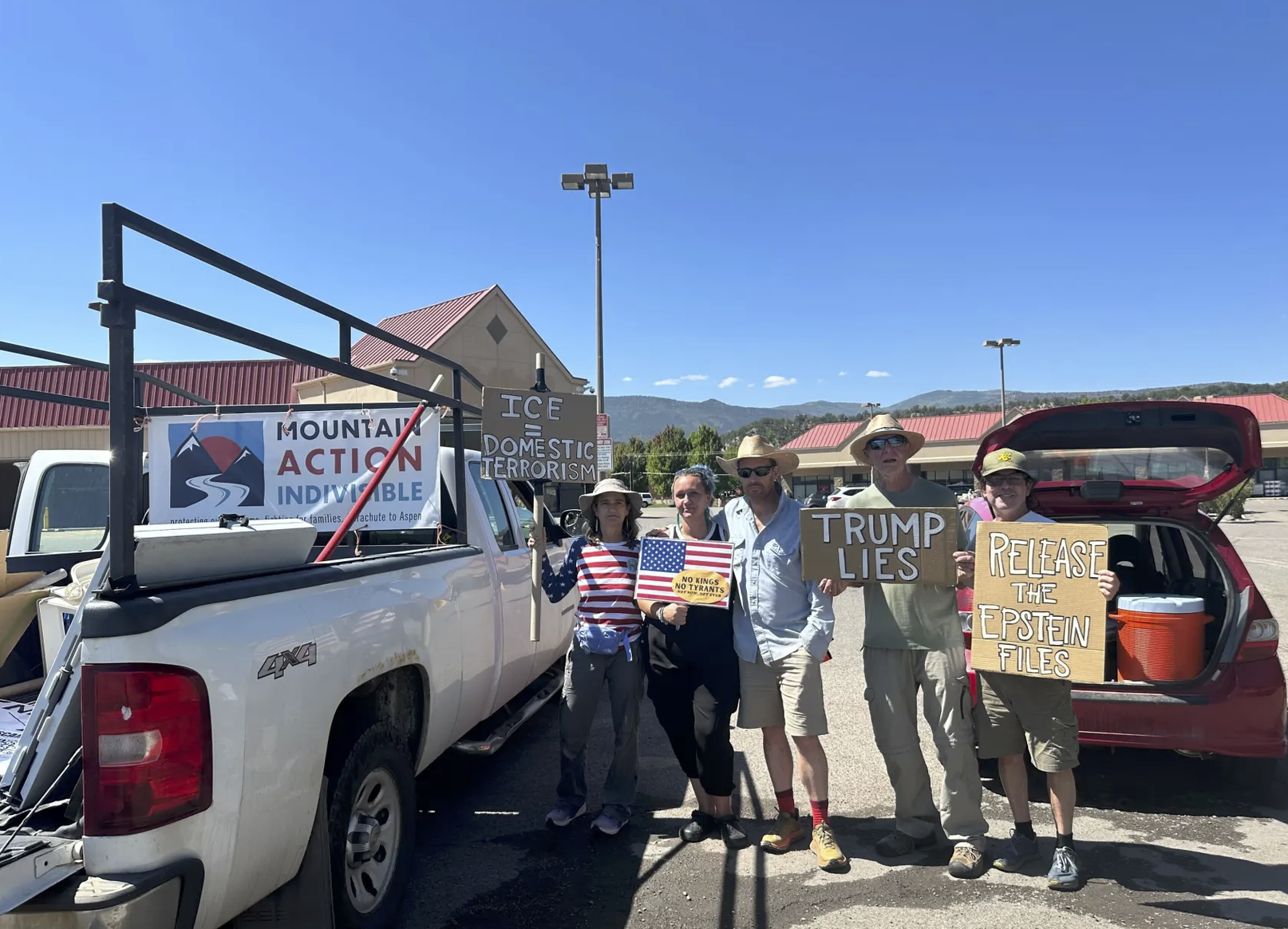Hundreds attend “Workers Over Billionaires” Labor Day protest in Carbondale