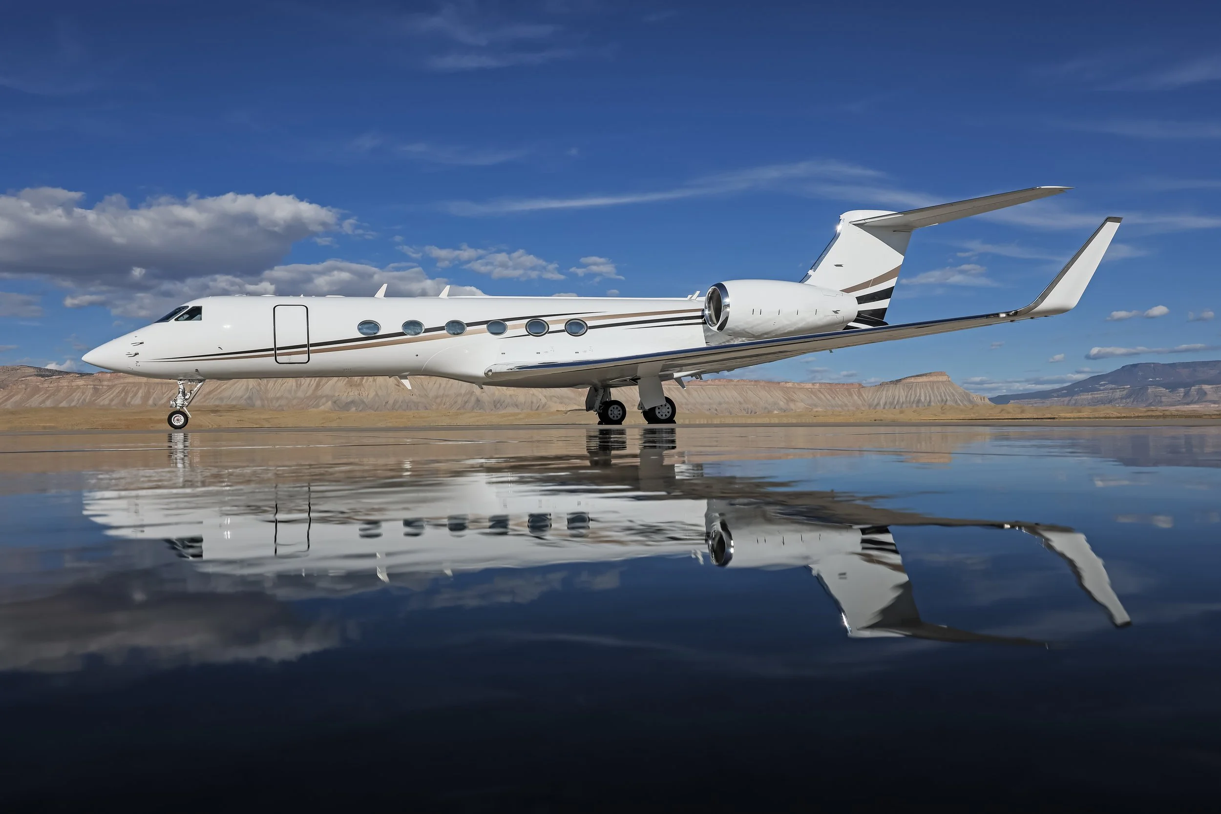 GulfstreamGV_sn#584__ss_-25 blank.jpg