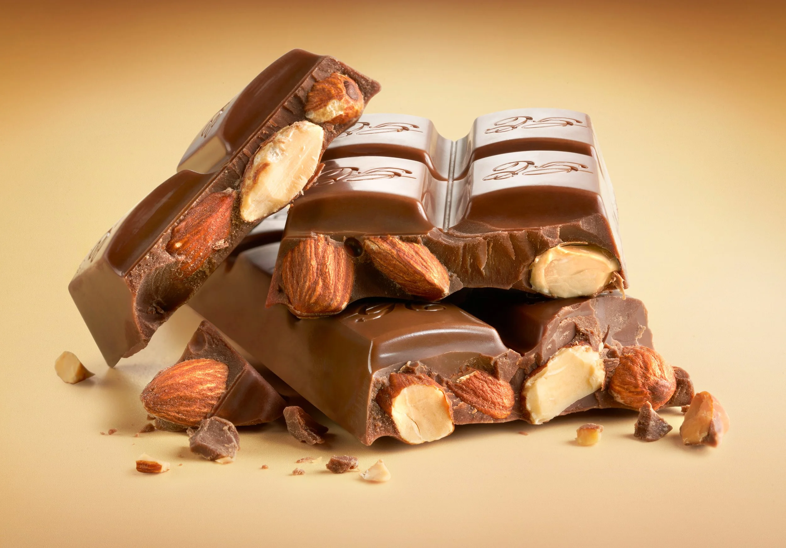 GoldenAlmondBar_MilkChocolate.jpg