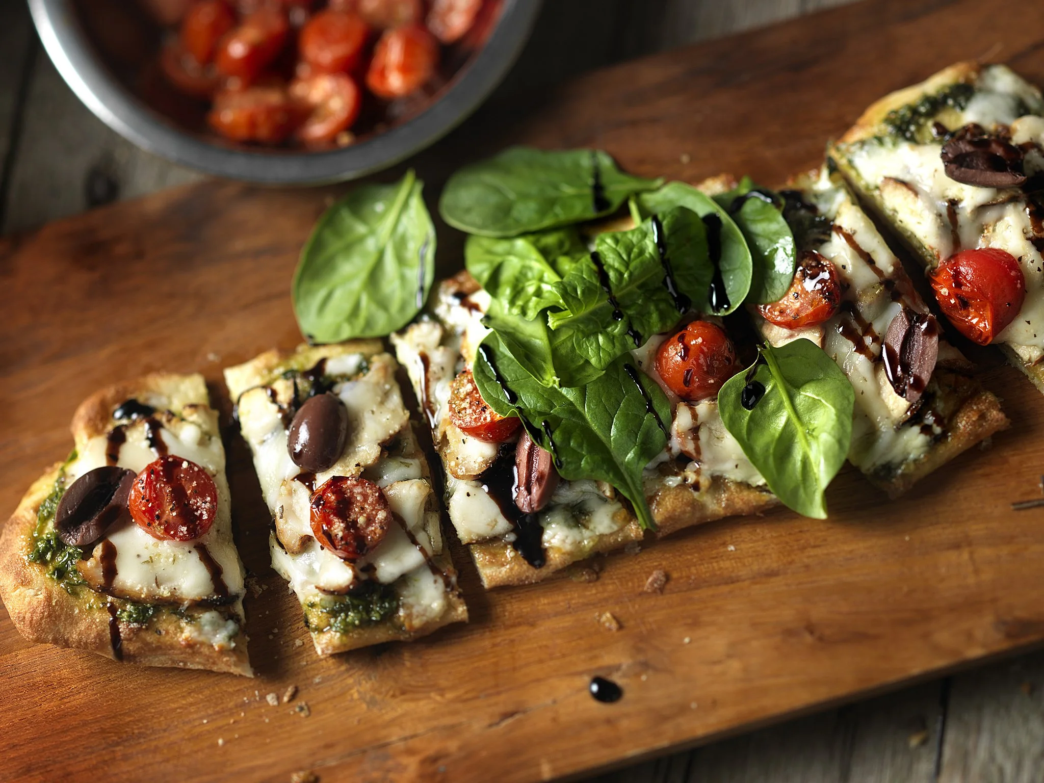 ipad_sharp109_0034_pizza_Flatbread_ChickenPesto.jpg
