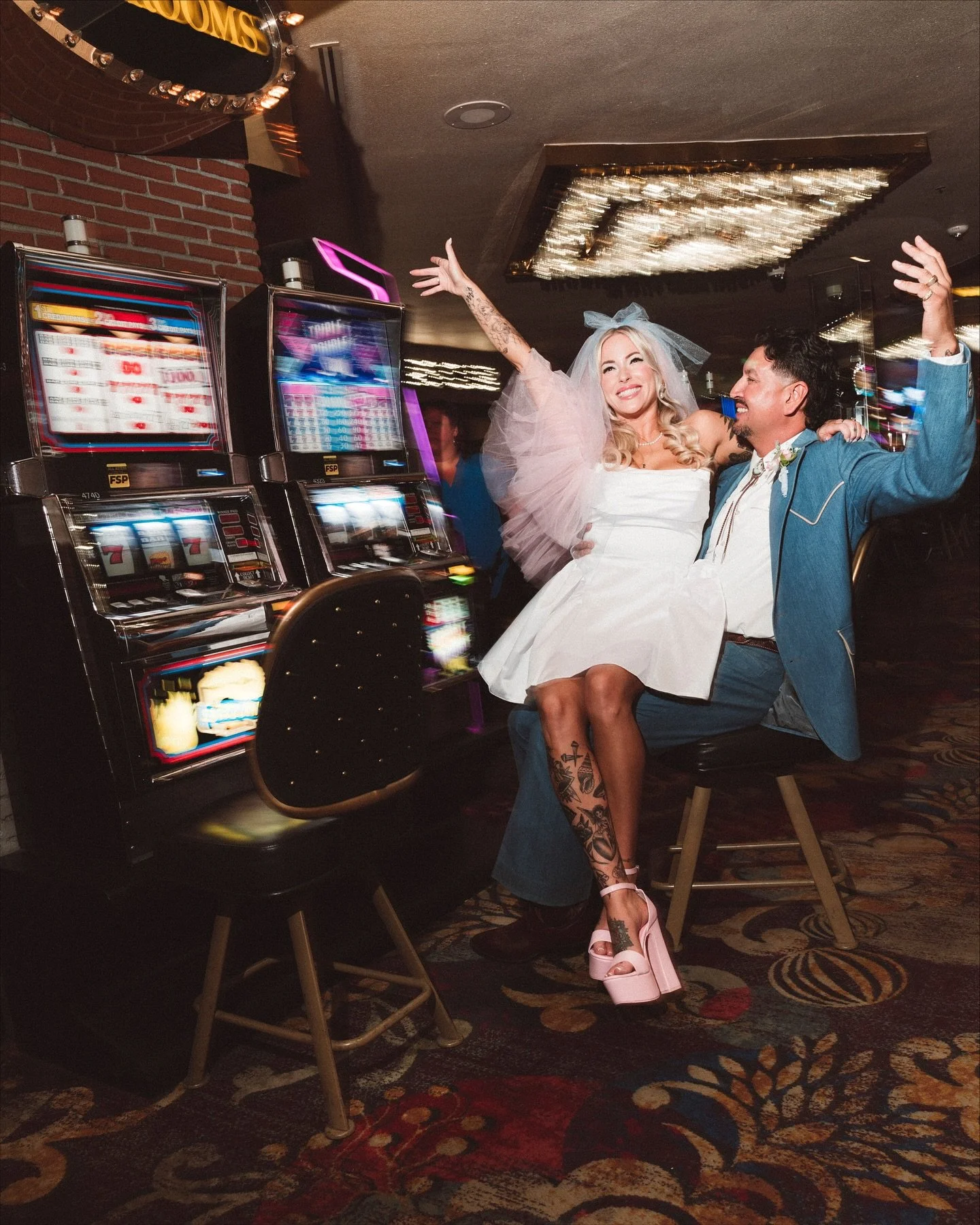 a good tan, a fat diamond, Elvis at the altar✨ 

next client to renew their vows in Vegas-send me an invite TYSM

📸 @jessecobbphotos 

#vegas #spraytans #spraytanspdx #vancouverwa #vancouverwashington