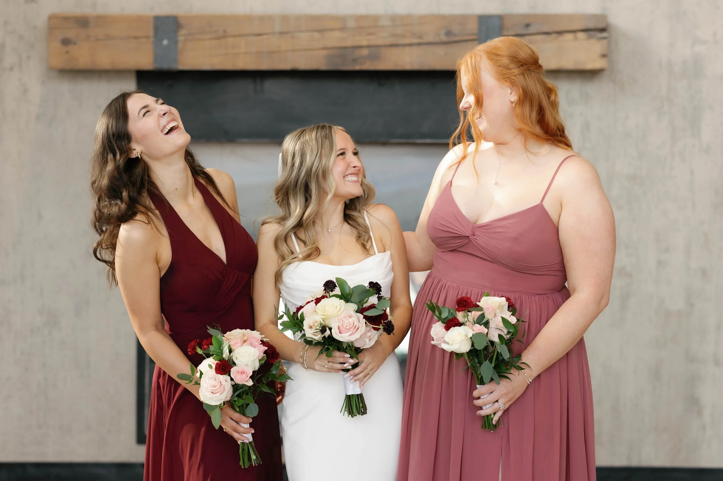 If you&rsquo;re a PNW bride getting married in August-it&rsquo;s time to book your trial spray tan✨ 

Bride and bridesmaid wearing our clear solution! Perfect for a natural glow+those worried about spray tan transfer to their dresses. 

@blackpearlon