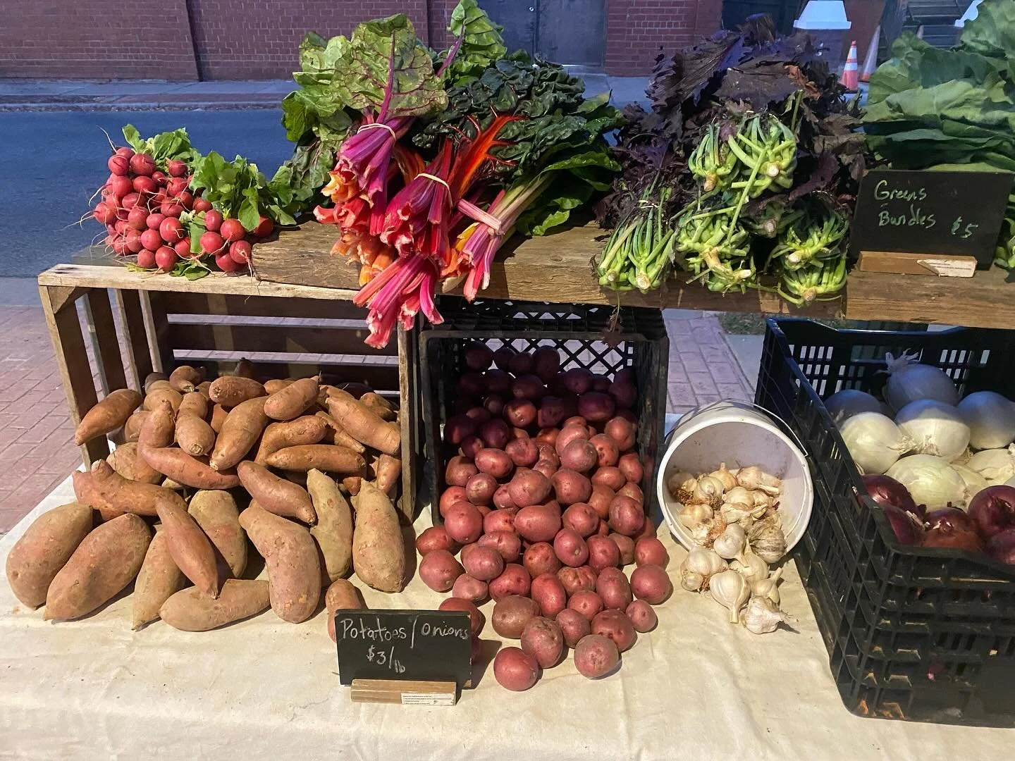 Market Saturday is here! Come see us today from 8-12 for some amazing beautiful and delicious fall goodness!! 😋 🥔 🥬 #psalm34v8 #fresh #localproduce #lavenderproducts #familyfarm #lavenderfarm #organicallygrown #farmersdaughterorganics