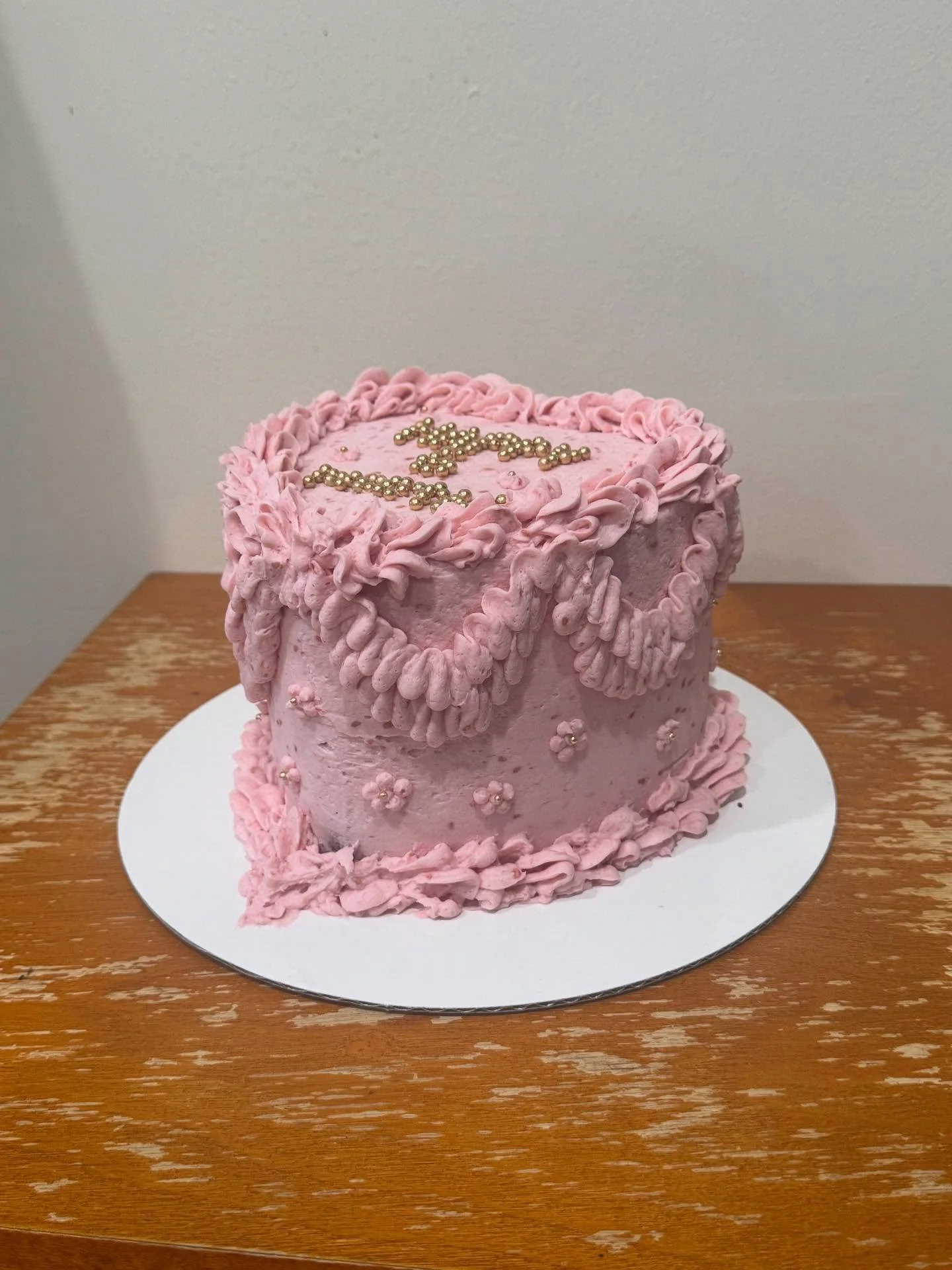 lemon cake, raspberry buttercream 

2/2 

#cake #baker #logansquarechicago #smallbusiness