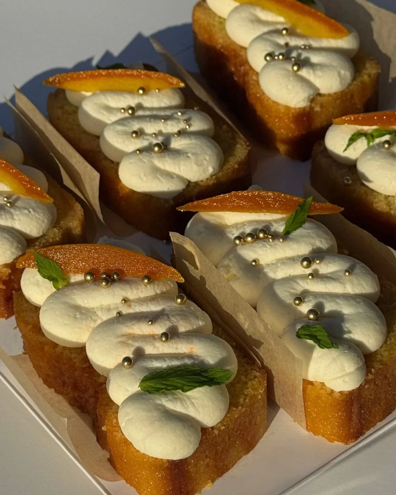 once again, orange cake, aperol champagne syrup, mascarpone whipped cream, topped with candied orange slices 

this is my favorite rendition yet! 

#chicago #cake #baker