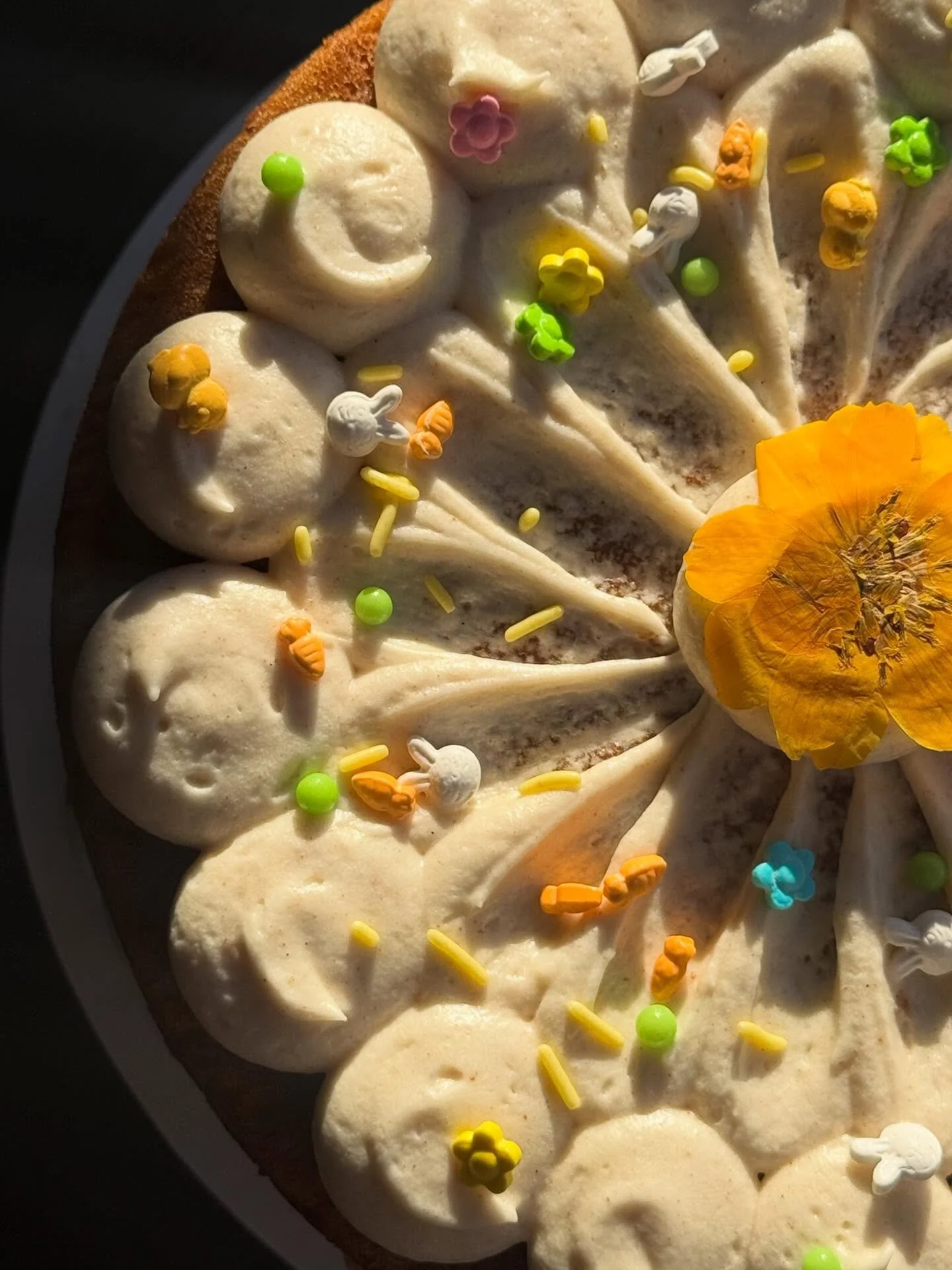 Spring time carrot cake! 

I have never gotten so many compliments on a cake recipe (except maybe my chocolate cake), @csaffitz you really do work wonders 

#cake #chicago
