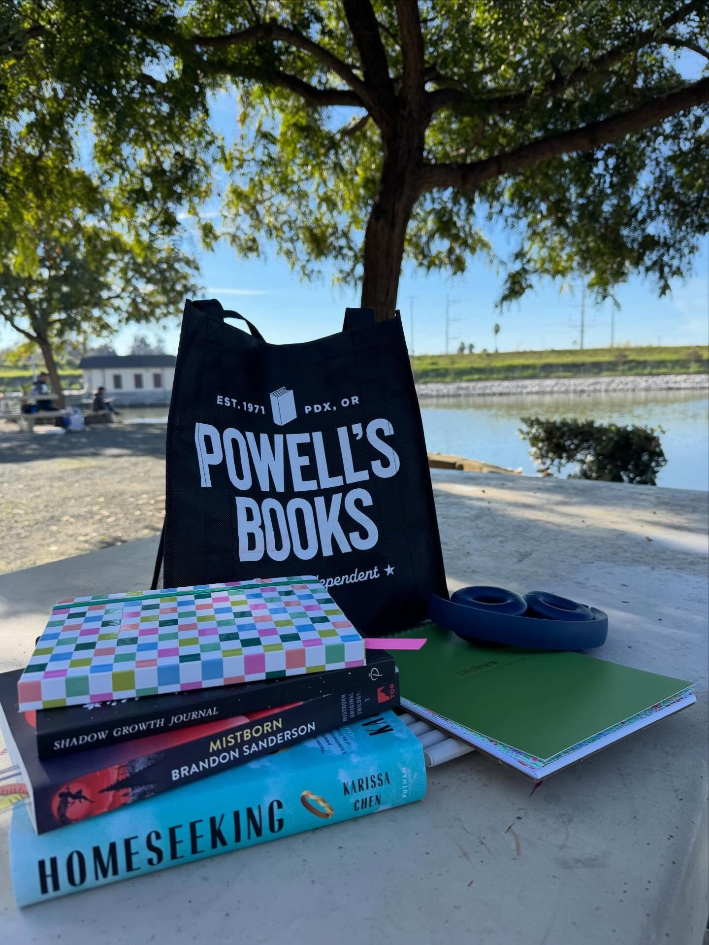 POV: You finally closed the laptop and went outside. ☀️ 

Traded doomscrolling for actual scrolling (through pages). Here&rsquo;s what&rsquo;s inside my analog bag for a date with nature:
✨ Fantasy escapism (Mistborn, obviously)
✨ Journals for though