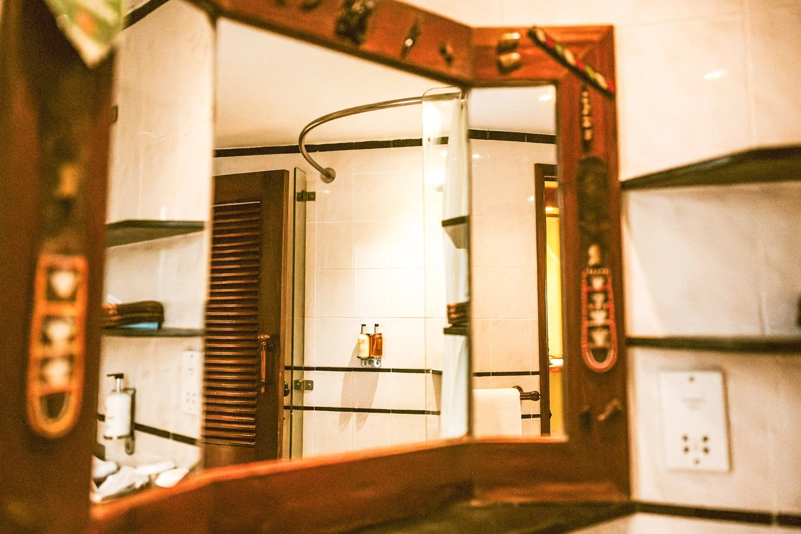 Accommodation - Lodge Room Bathroom.jpg
