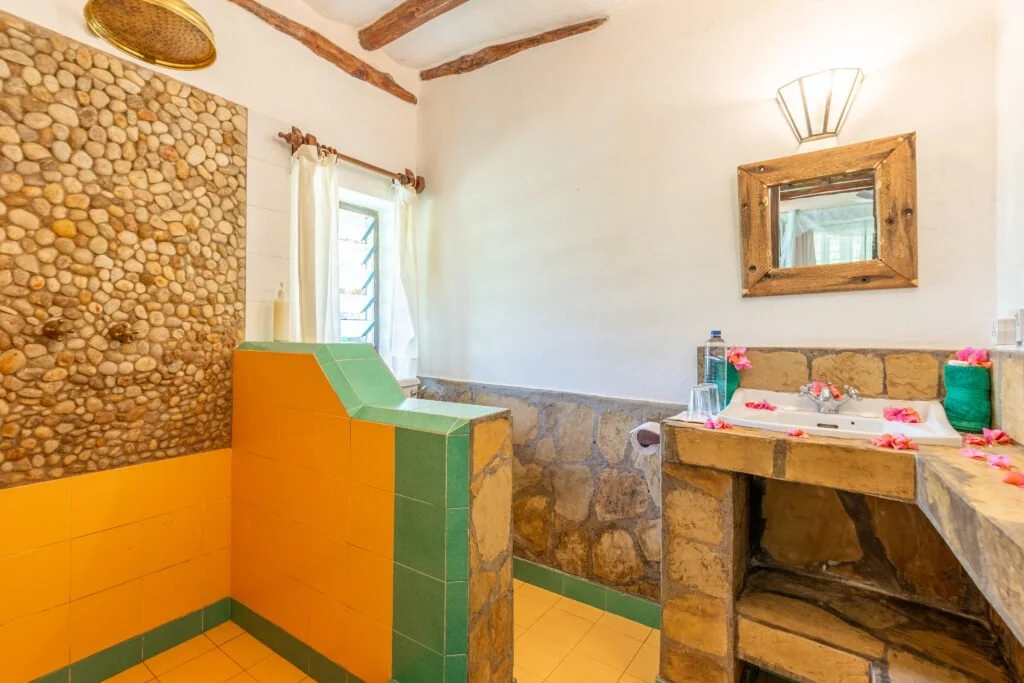 Diani marine Double room Bathroom.jpg