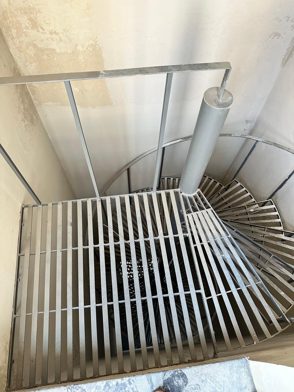 Saparate stairs for Servent.jpg