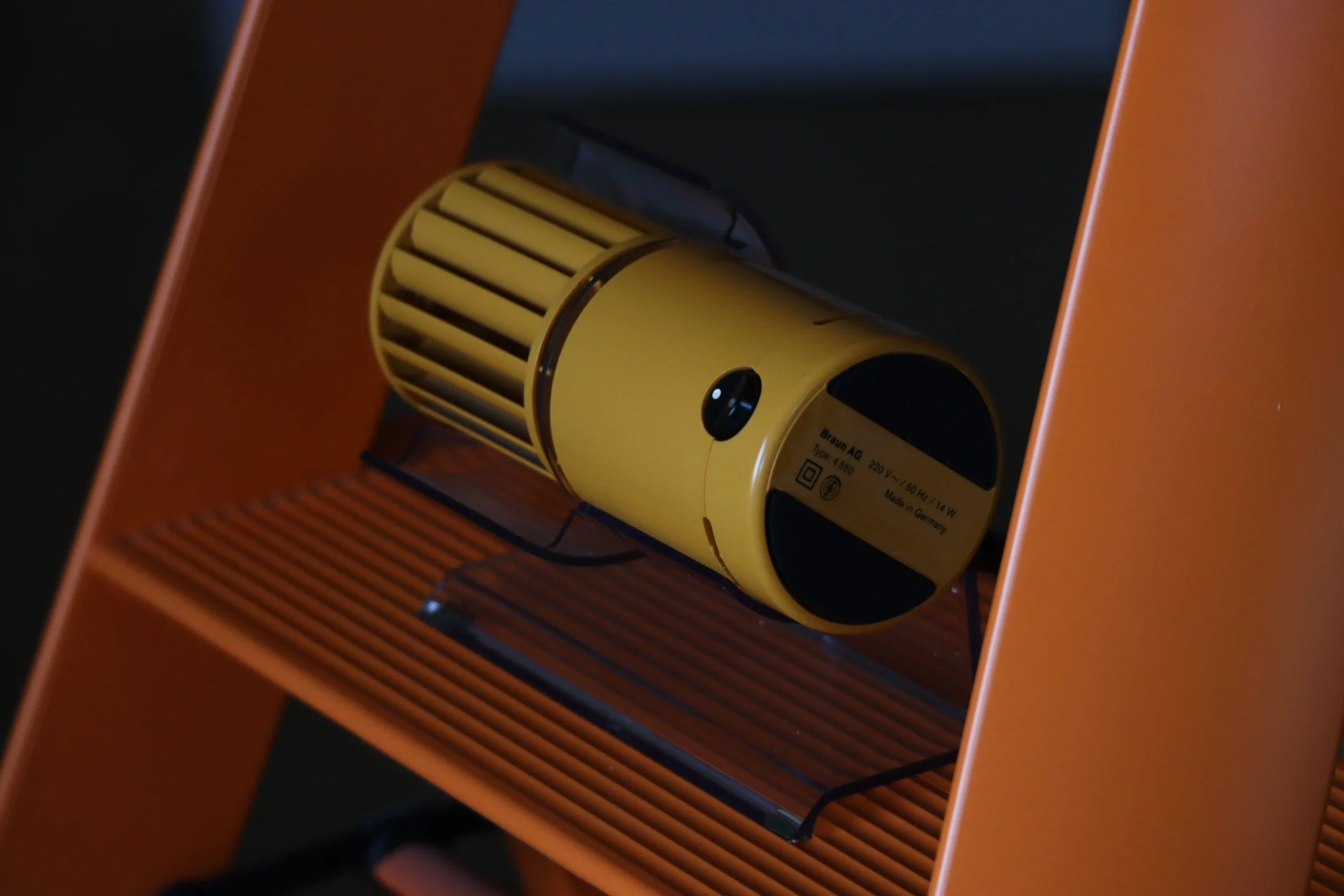 Orange post #2 | 10 years after the first release of the HL1. The austere grays give way to bright synthetic color, the body is distilled to a simple cylinder, and the interface is pared back on the HL70. A transparent cradle replaces the former stem