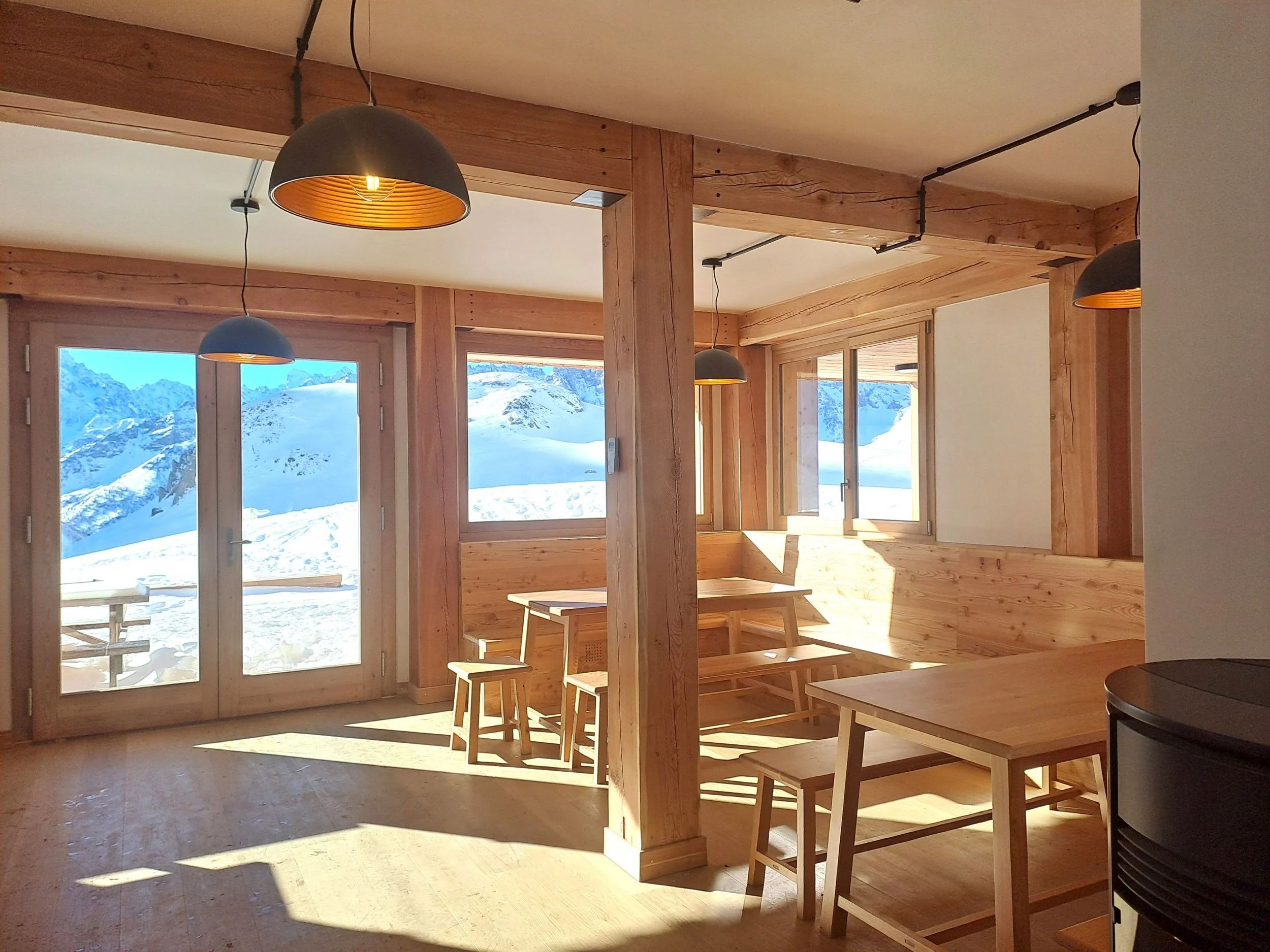 REFUGE_SALLE_COMMUNE--.jpg