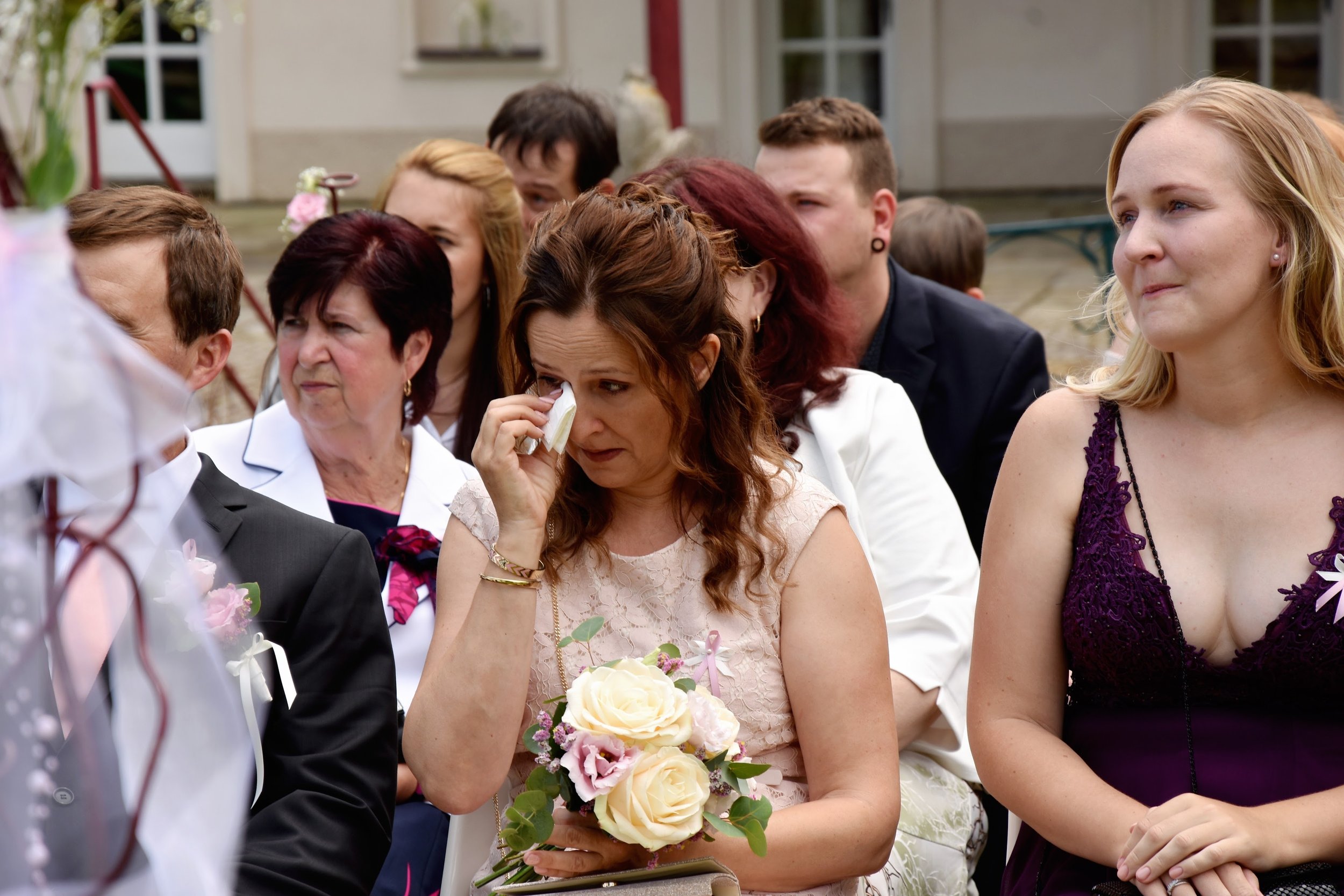 Svatební focení novomanželů na zámku Rochlov – svatební fotografka Věra Lukešová