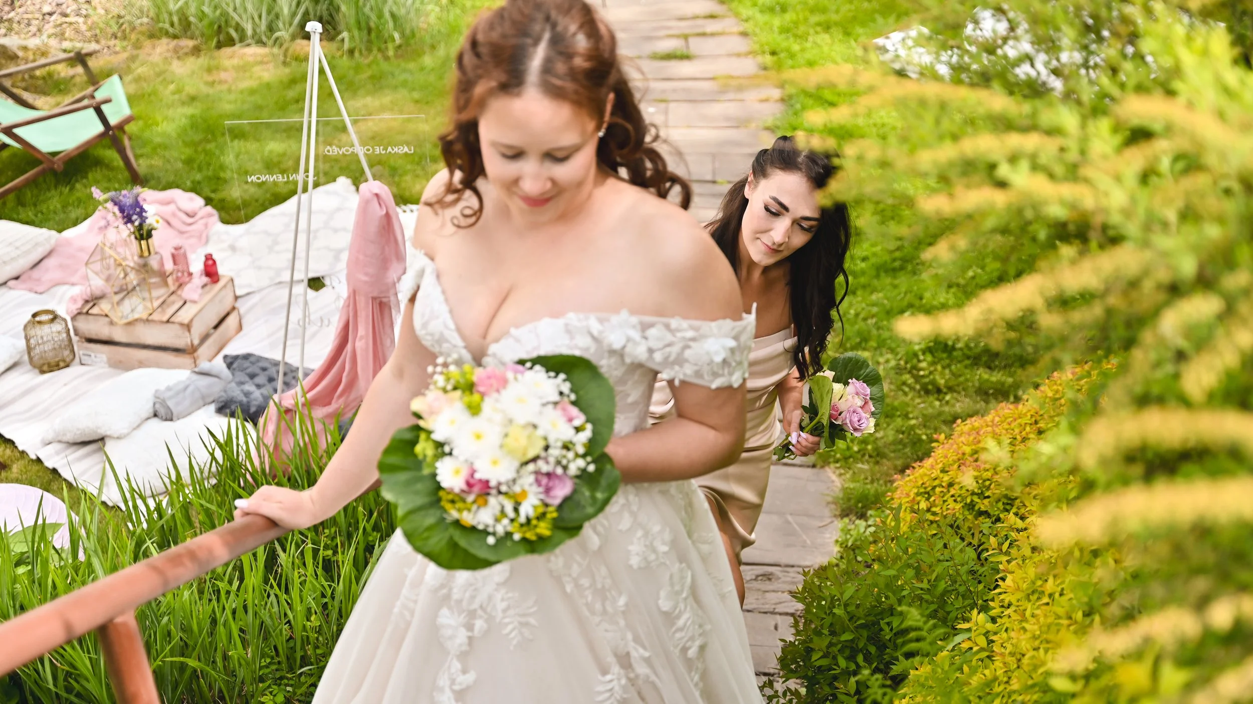 Portrét nevěsty s kyticí Peckův mlýn