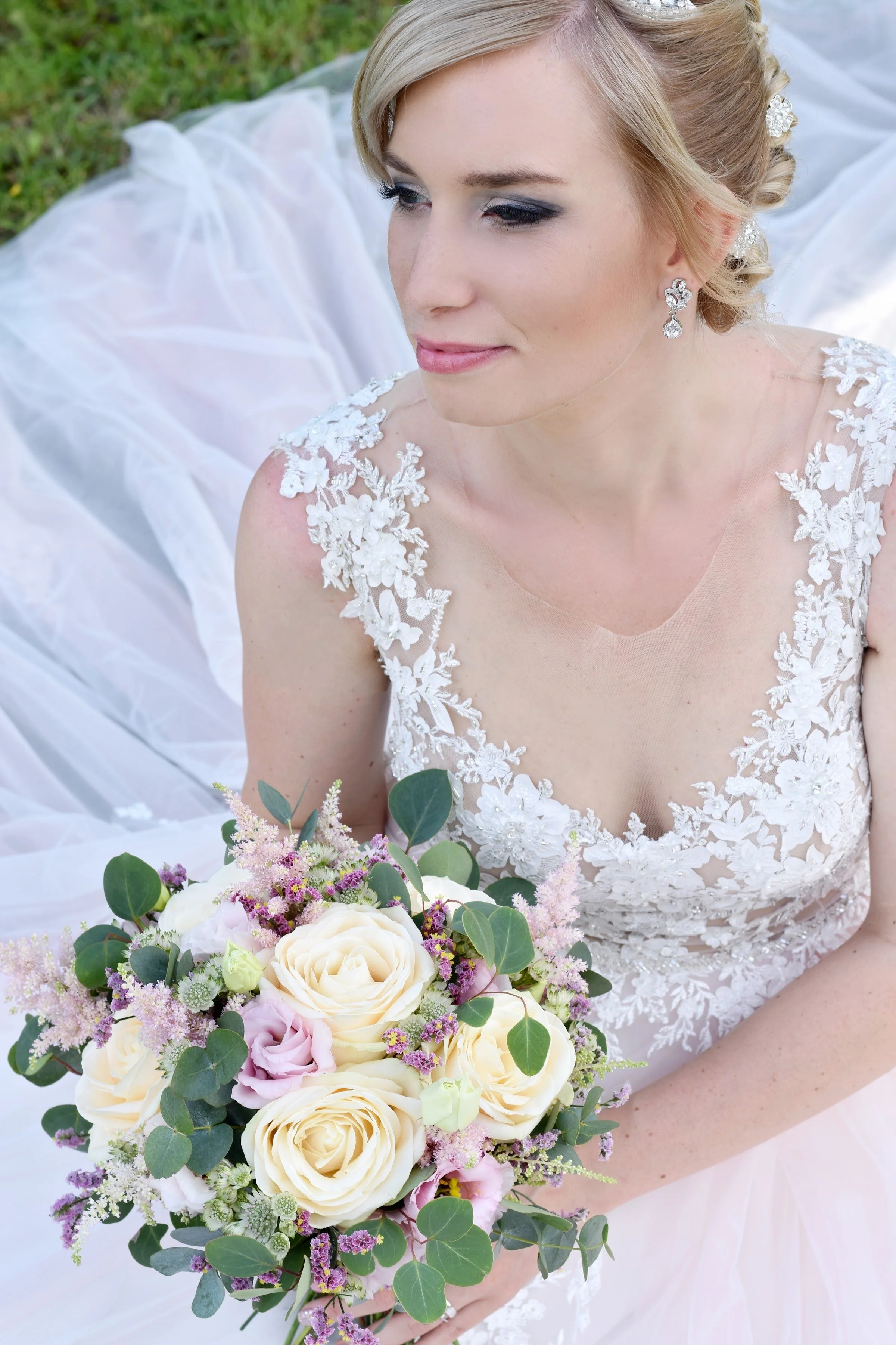 Portrétní svatební focení novomanželů v zahradách zámku Rochlov