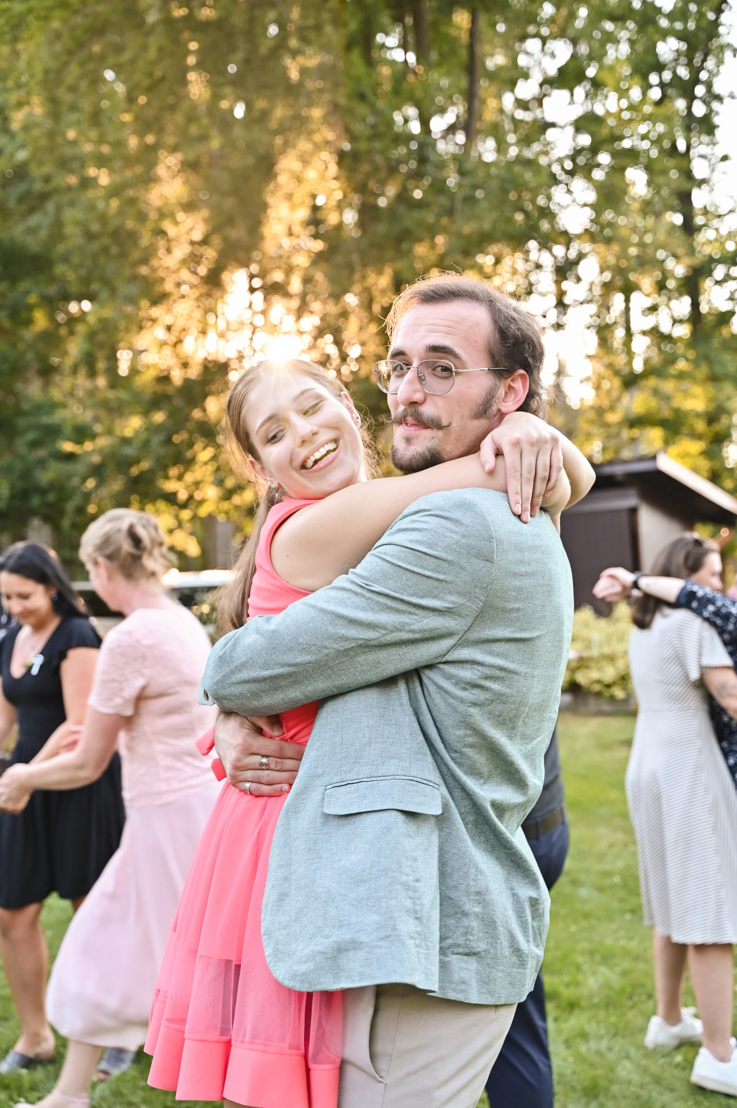 svatební hosté při zábavě v restauraci Lipovka