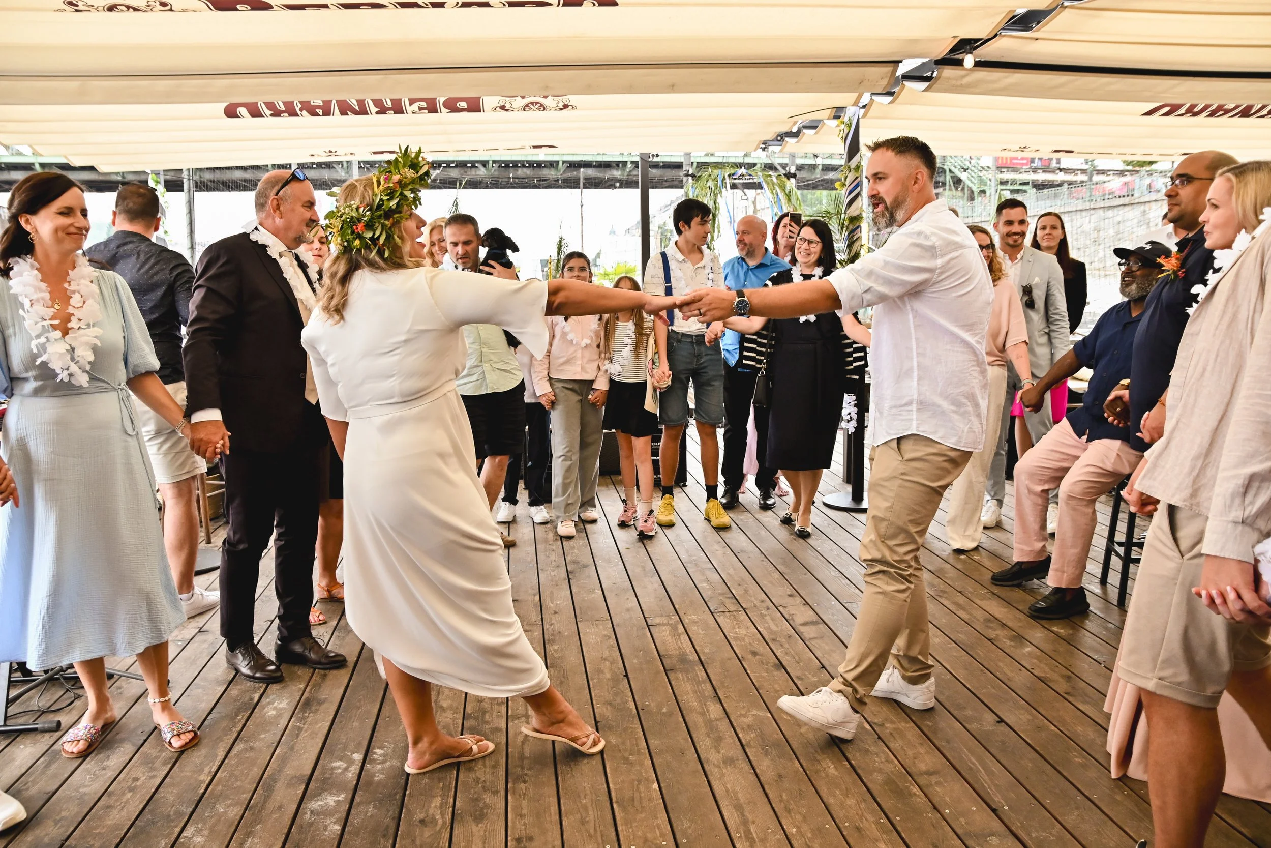svatební hosté první tanec (9).jpg