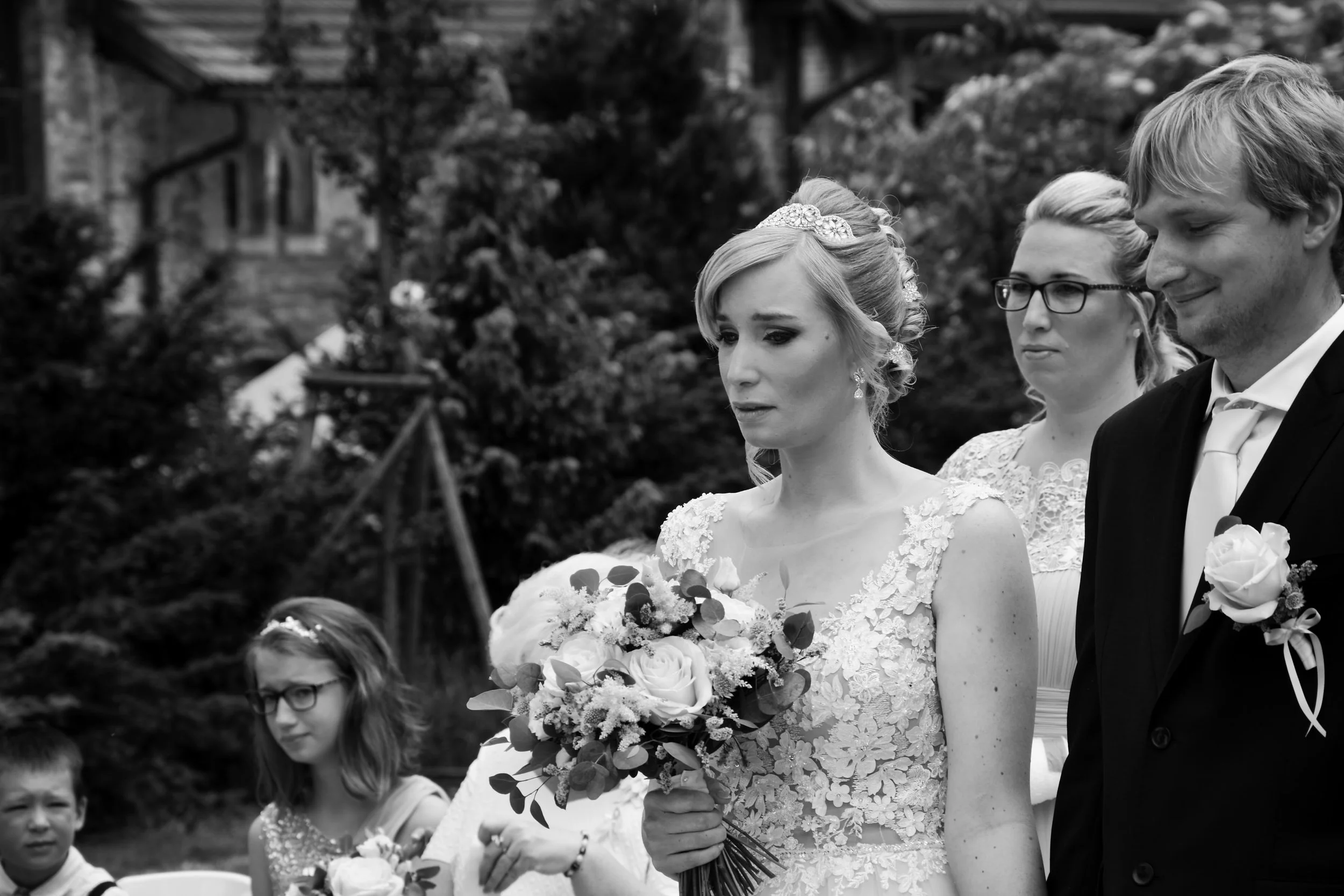 Svatební focení novomanželů na zámku Rochlov – svatební fotografka Věra Lukešová