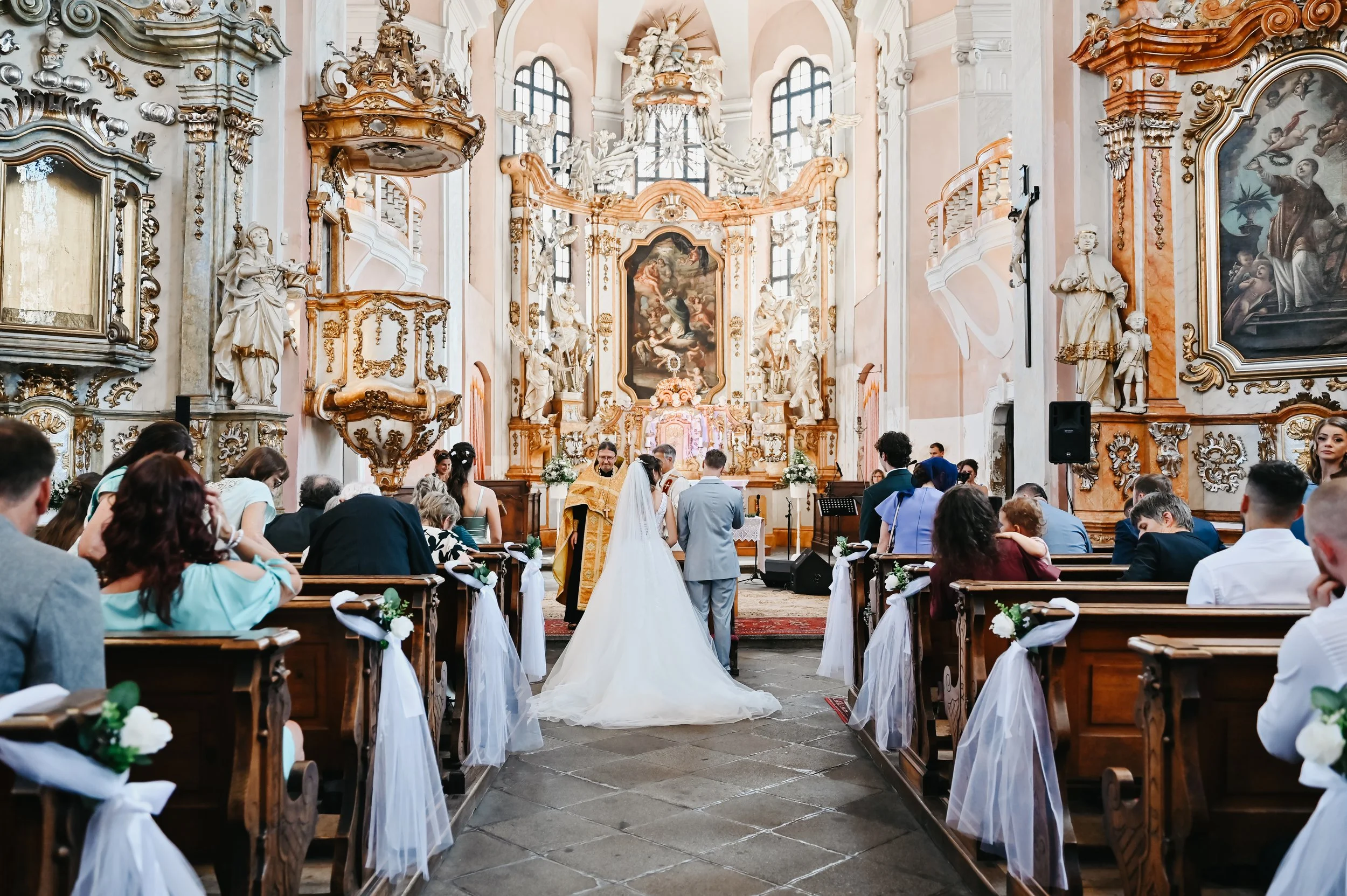 svatební obřad v kostele svatého Mikuláše v Dobřanech