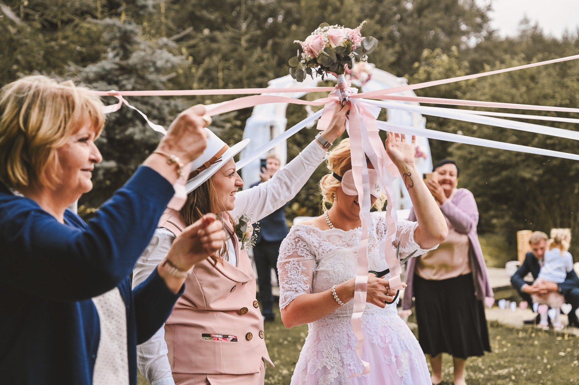 Svatební focení novomanželů v Horním Bezděkově – svatební fotografka Věra Lukešová