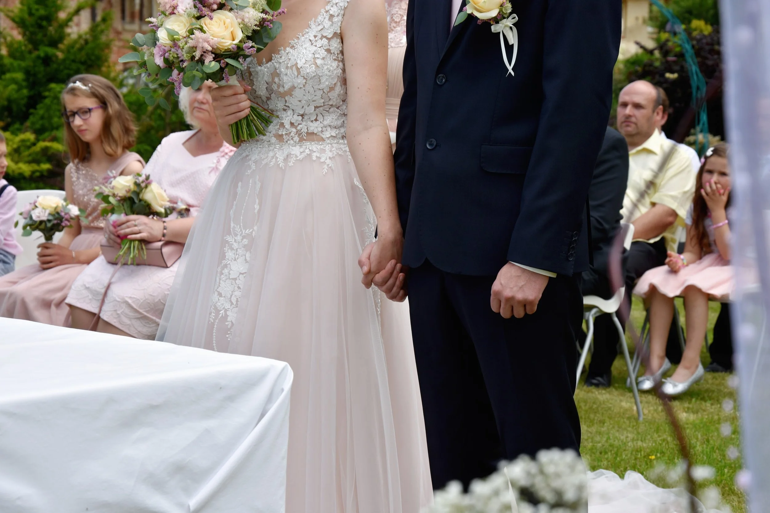 Romantická svatba na zámku Rochlov – svatební fotograf Věra Lukešová