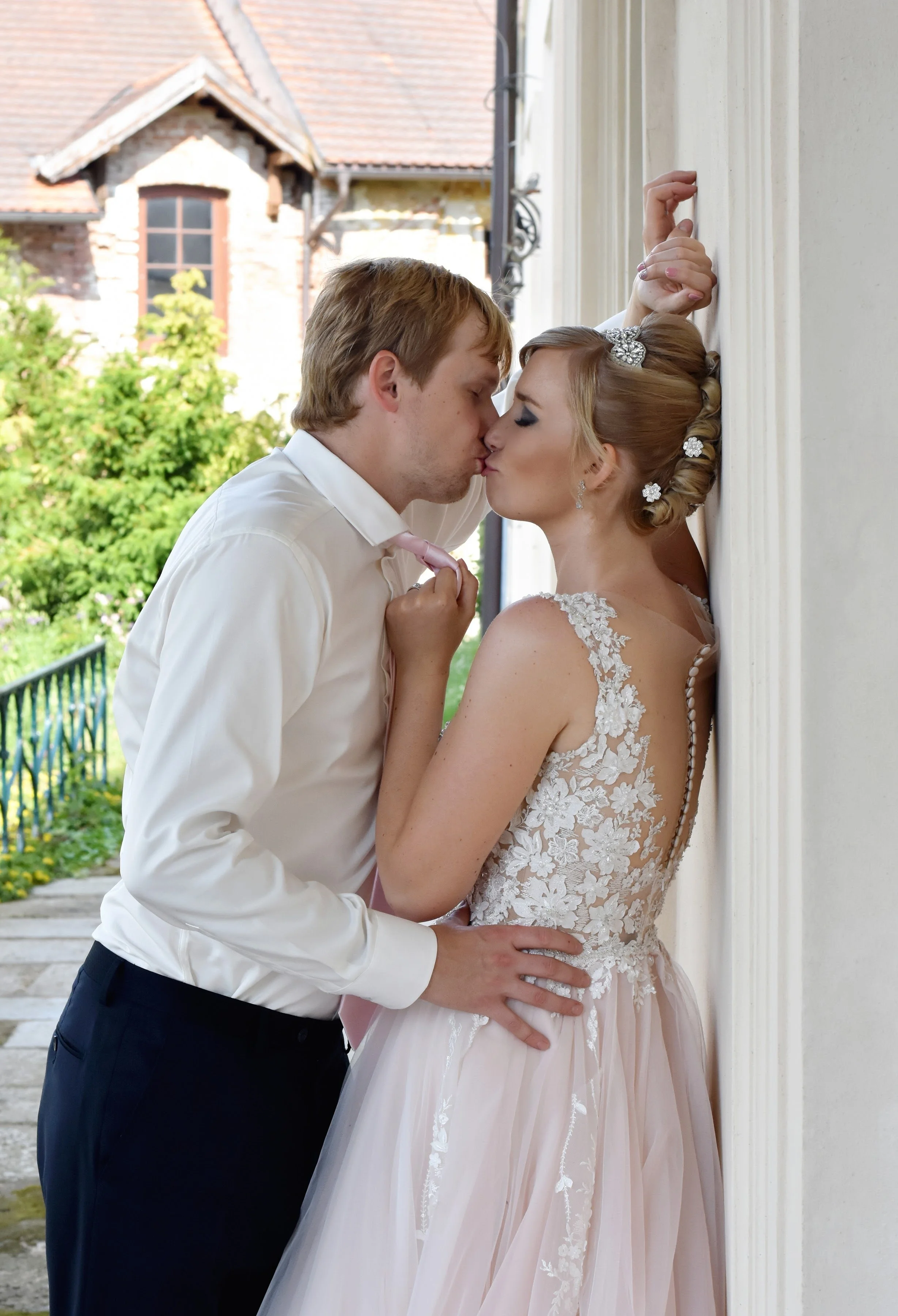 Svatební obřad na zámku Rochlov – emotivní moment novomanželů