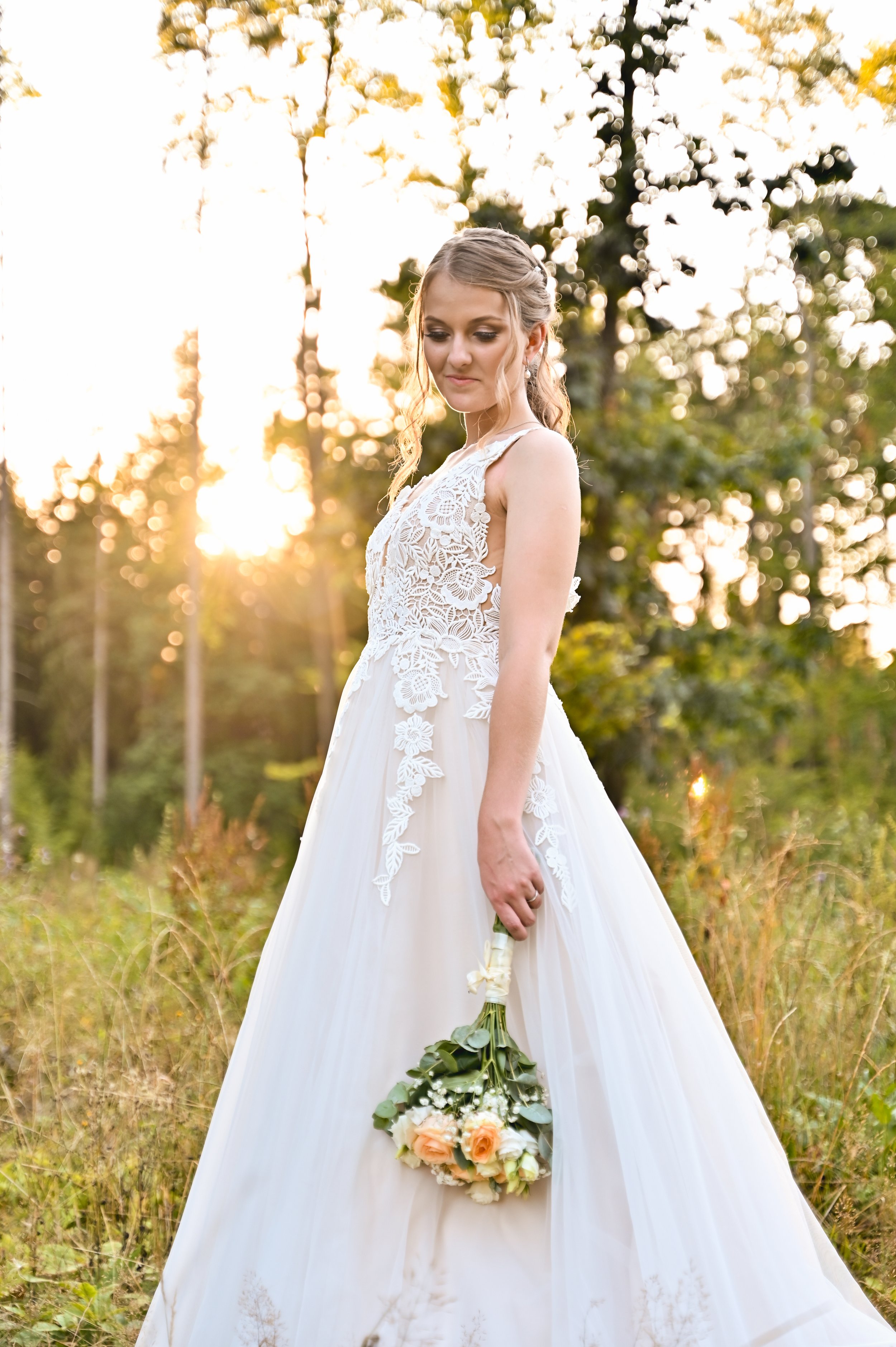 nevěsta při západu slunce focení svatba