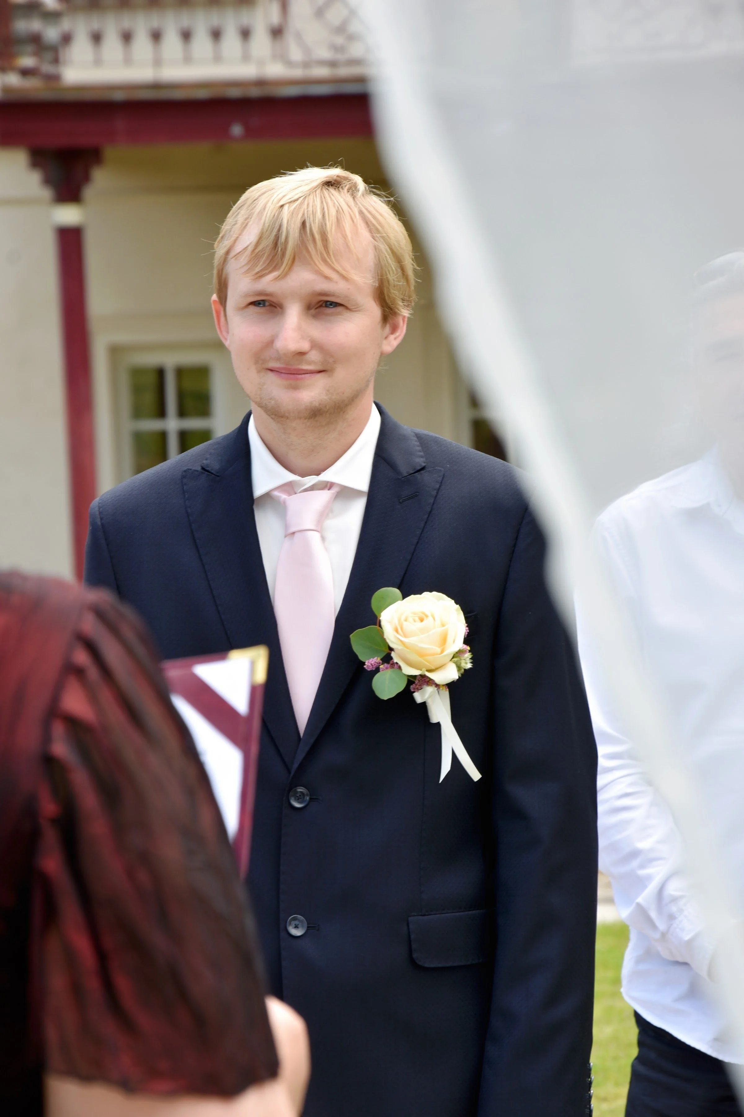 Svatební focení novomanželů na zámku Rochlov – svatební fotografka Věra Lukešová