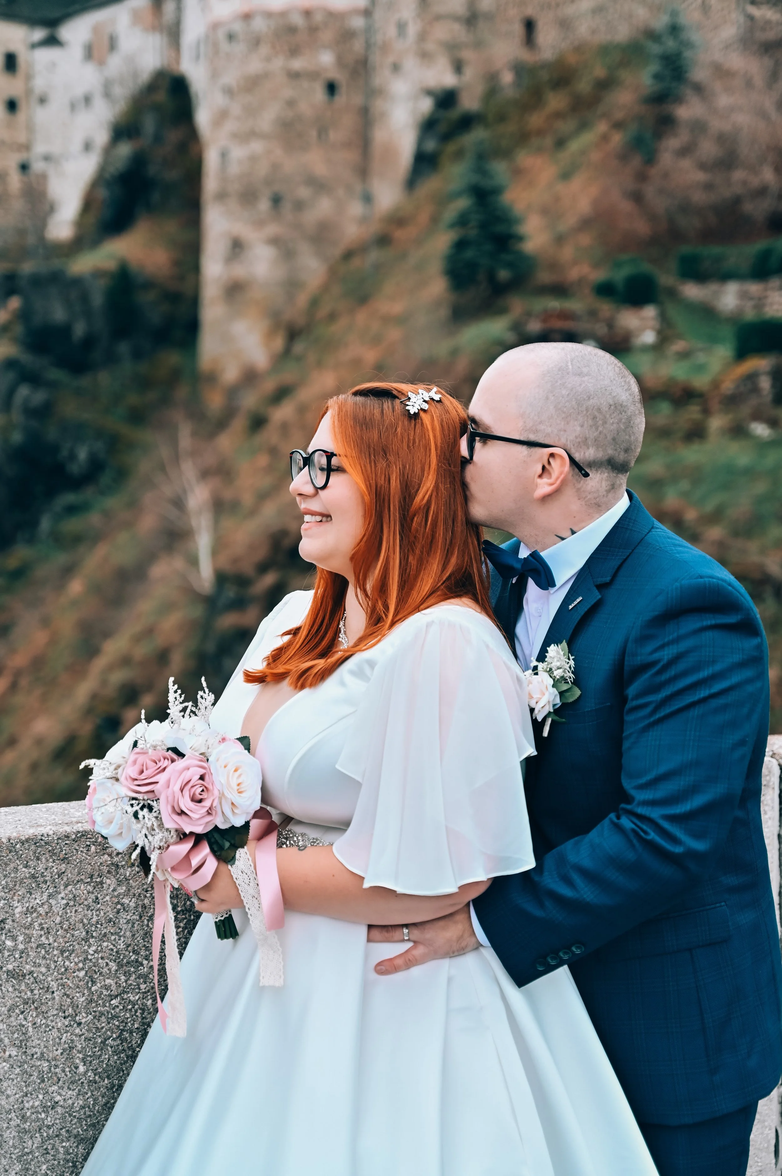 Svatební focení u hradu Loket.