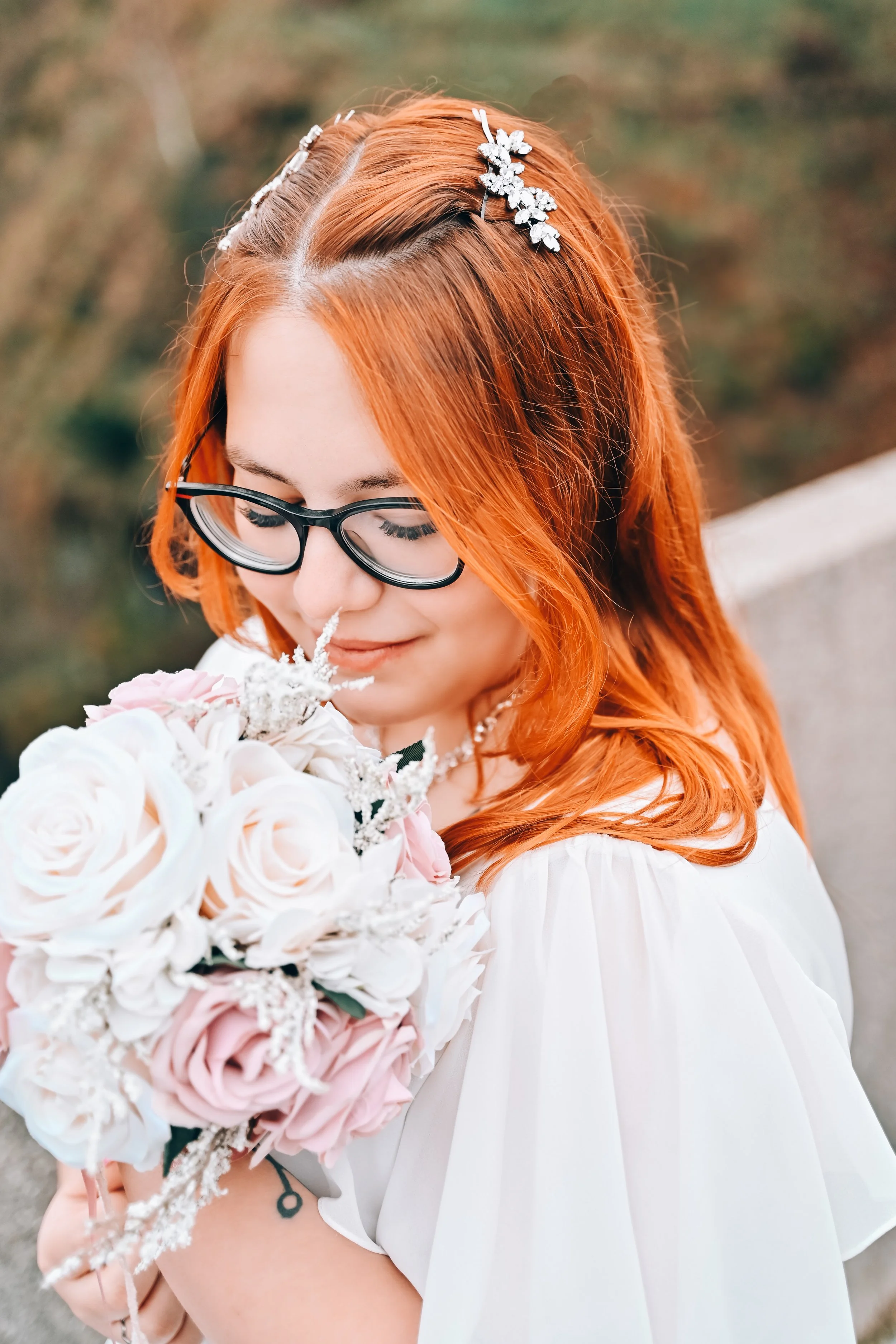 Nevěsta při svatebním párovém focení.