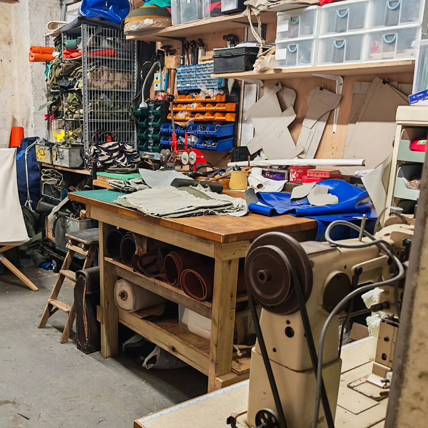 This is my workshop looking quite tidy!! I've been getting ready for the Open Day at @flameworks.plymouth tomorrow.
Come and have a look at all of the wonderful things that are made by my fellow artists...and myself 😅
Have a nosey at our work spaces