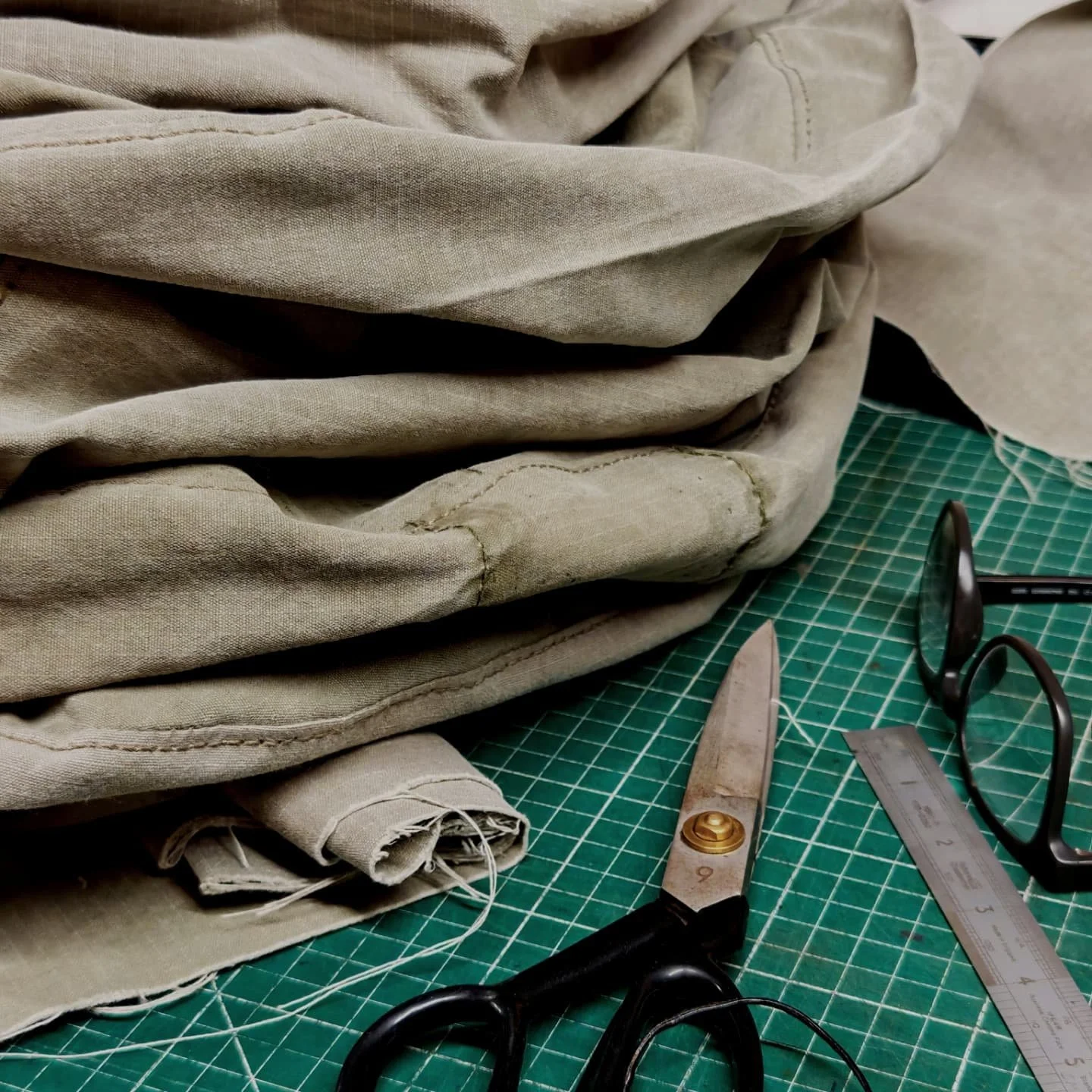 A few bags on my workbench at the moment... waiting for their handles! 
A few will be going to @ashburton.artisans  and a few to @makesouthwest. 

It's also @devonopenstudios in two weeks time!! So many bags to make...

#onmyworkbench #recycledtextil