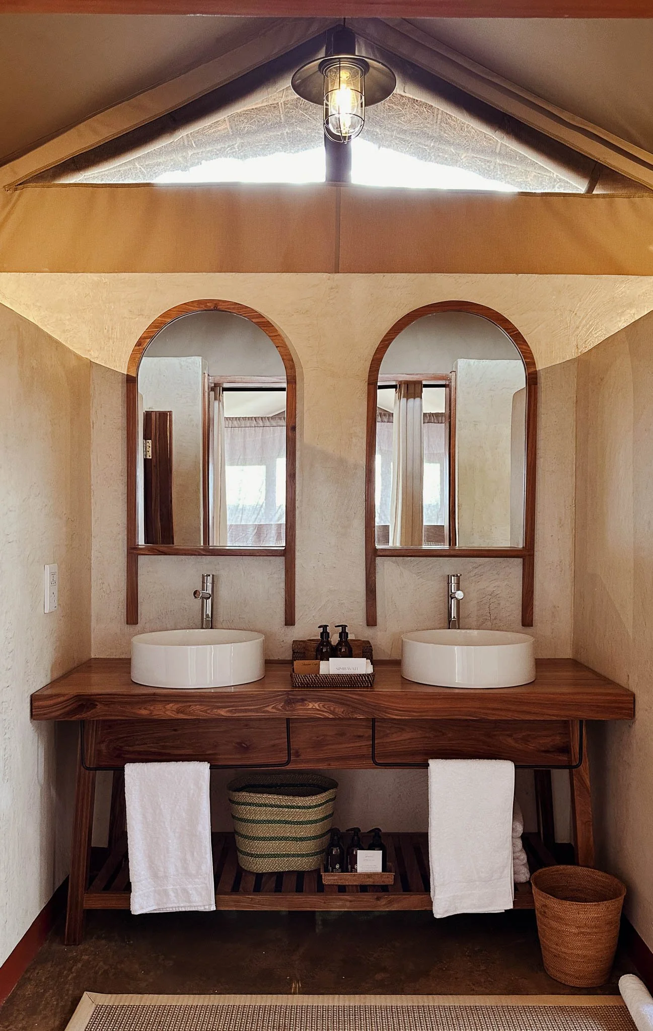 Simbavati Grumeti - Accommodation 06 - Luxury Safari Tent Bathroom.jpg