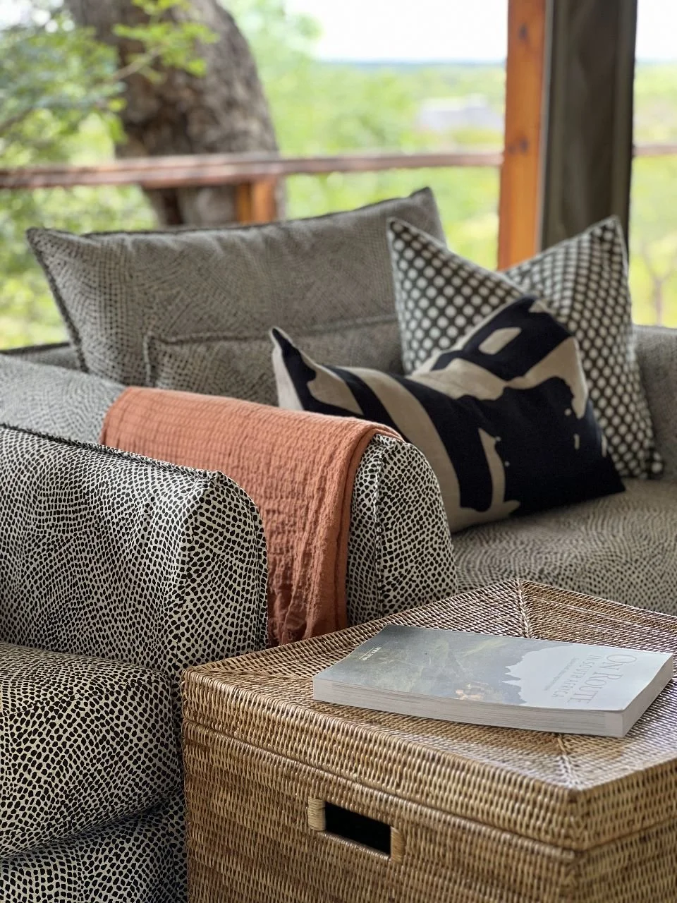 Simbavati Hilltop Lodge - Facilities 03 - Lounge.jpg