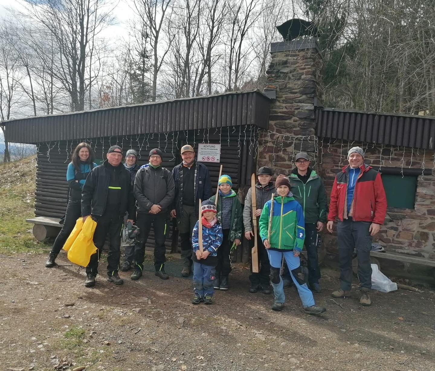 🦺 ARBEITSEINSATZ __ 16.03.2024 🦺
Danke an die flei&szlig;igen Helfer*innen! 
📸: @keckinho / @rene.seipt 

Organisator @rene.seipt l&auml;dt zum n&auml;chsten Termin am 27.04.2024 ein - es steht der Fr&uuml;hjahrsputz der H&uuml;tte an. Es sind❗️AL