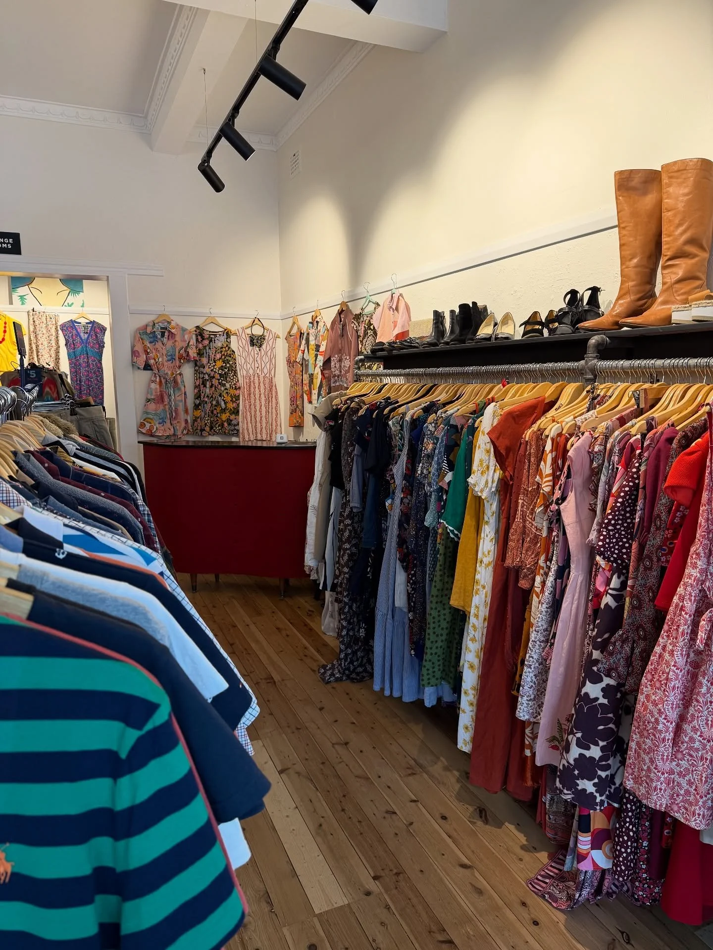 Bursting with springtime colour! Drop to try on our huge drop of spring and summer dresses, tops, skirts and everything you need for to enjoy the sunshine!
132A Katoomba St, Katoomba