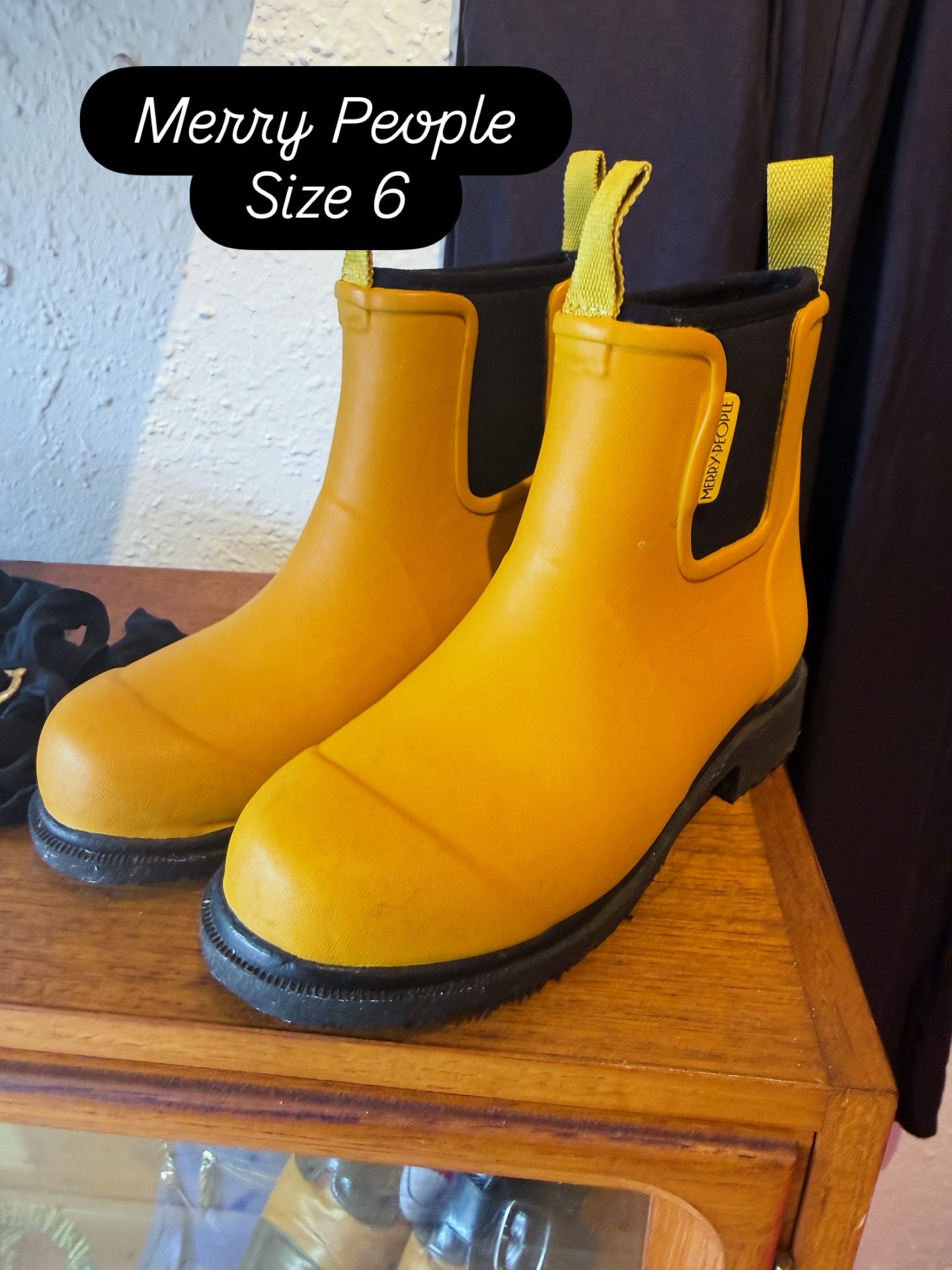 Here&rsquo;s some fab autumn finds! Light layers, classic colours and fun fabrics. What&rsquo;s not to love?! All in great pre-loved condition and great value. Looking for new forever homes! Come try on at Forever Friday, 132a Katoomba St, Katoomba. 