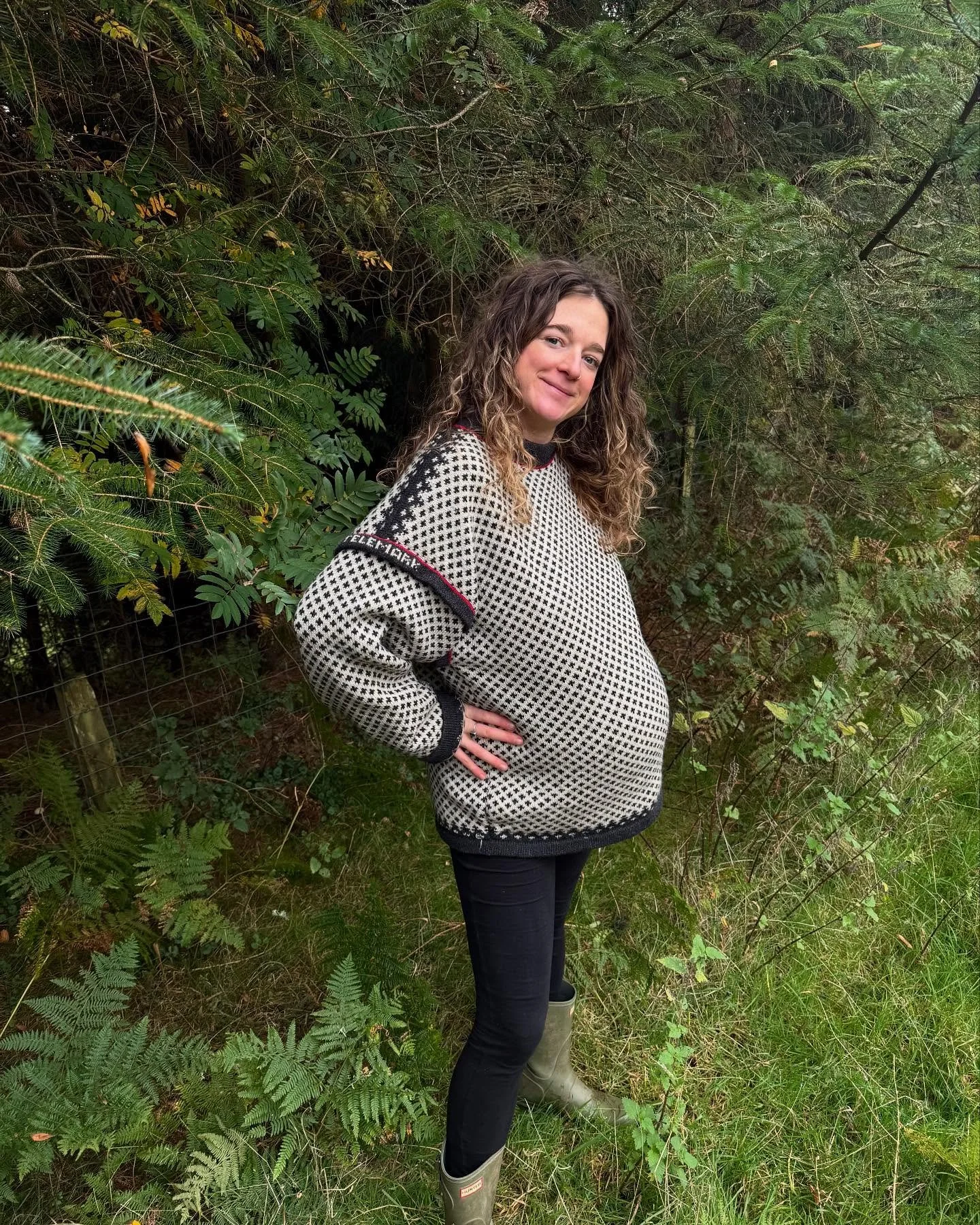 37 weeks with this low baba 🤰🏽 

Baby hasn&rsquo;t &ldquo;dropped&rdquo;, it&rsquo;s been low the whole time, but we&rsquo;re head down now (from transverse), which is great news 👏 

Turning over in bed feels like a workout (it hurts).

I got a co