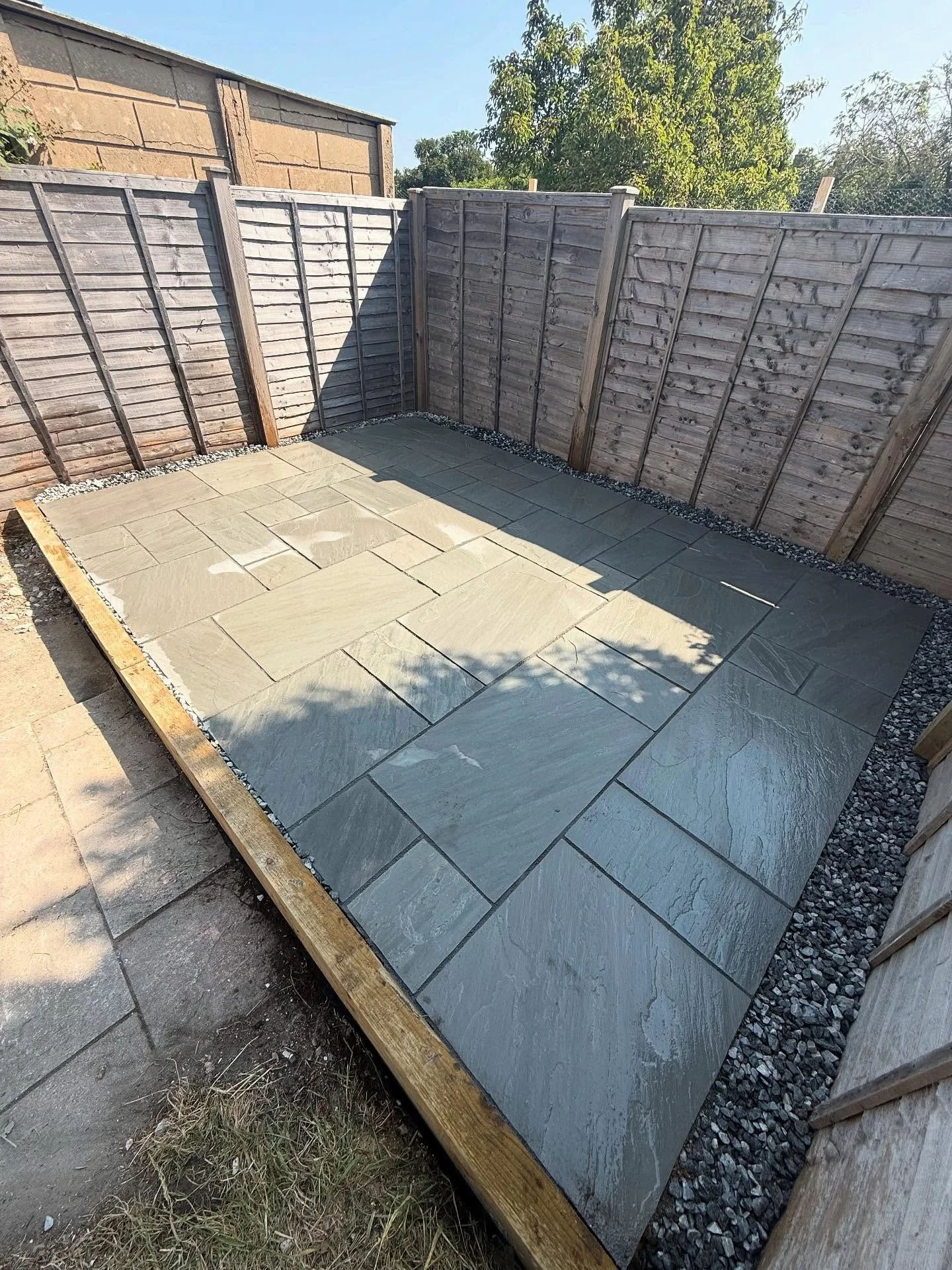 Pure Grey Indian Sandstone ☑️
Another great outdoor space created from just an overgrown wasted area.
Now’s not to late to give your garden the makeover it deserves before summer ends!
Get in touch on 07526994459 // brownshomeandgarden@mail