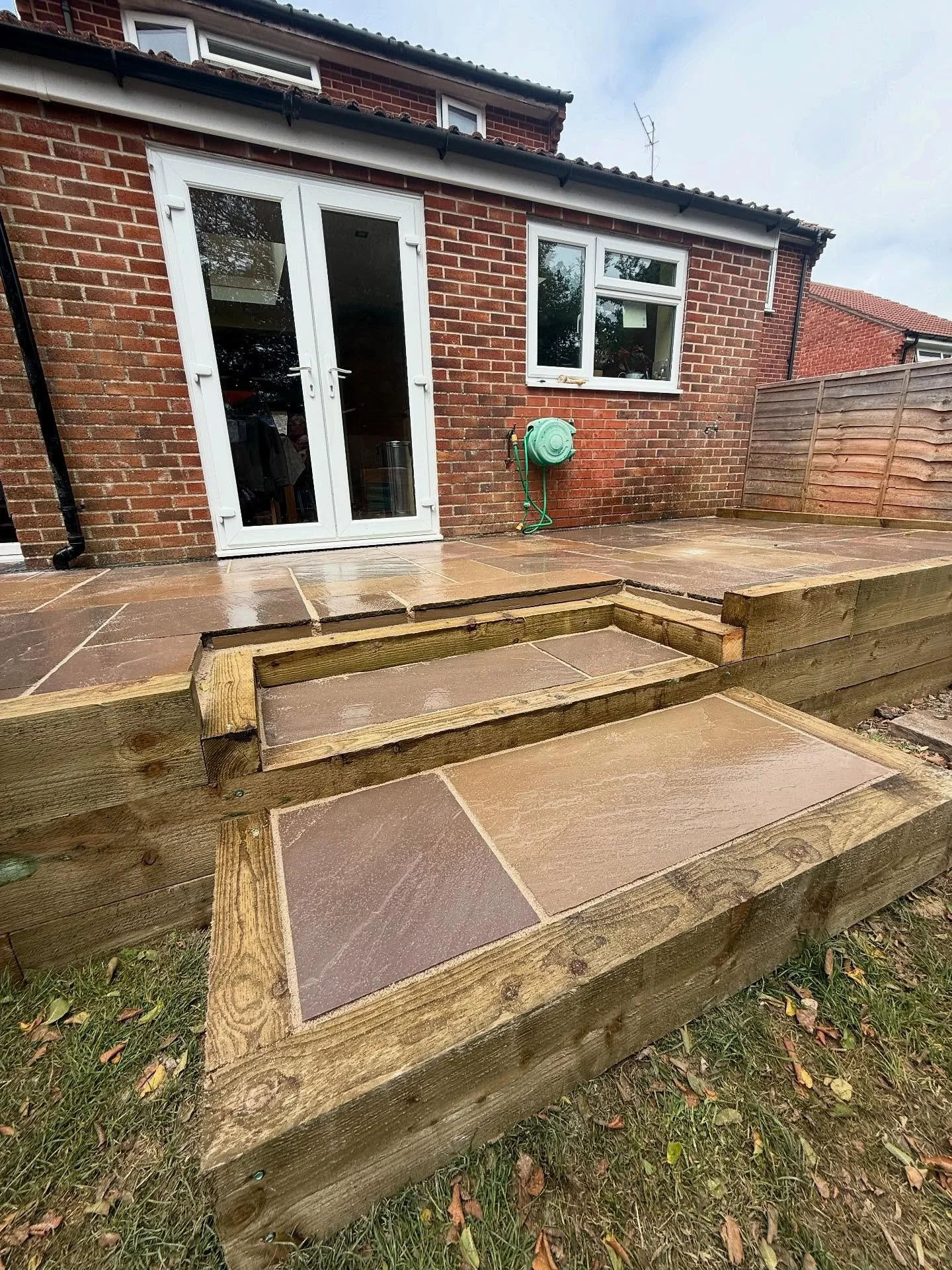 Raised tier Sandstone patio completed last week 💪🏼
If you’re looking to transform a non-used area in your garden into a outdoor living space we can help. Firstly inspiring then designing and finish by creating.
All enquires contact on 0752